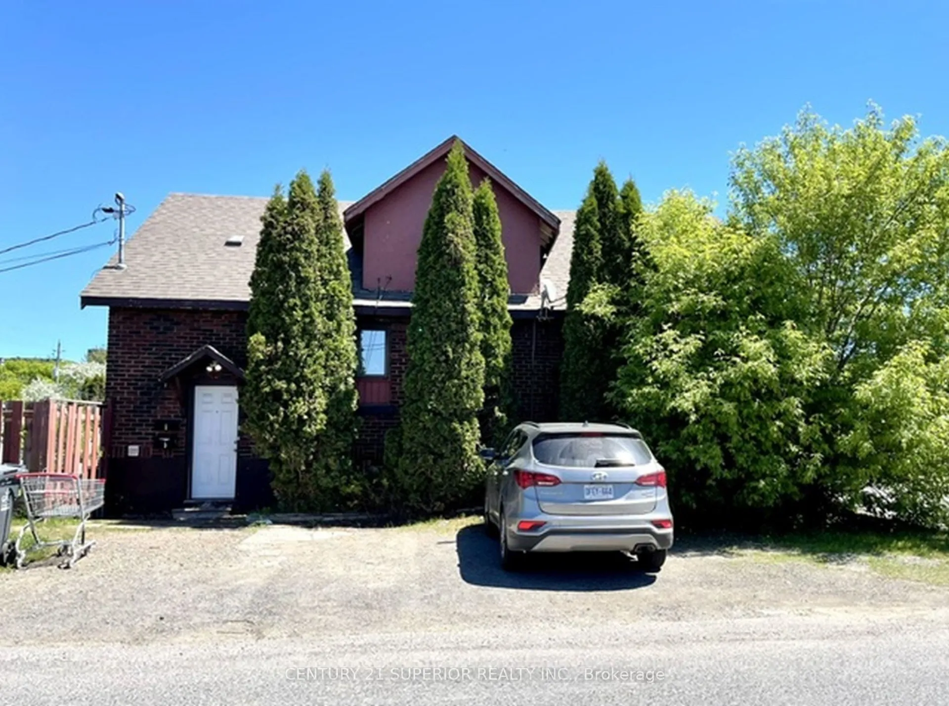 Front of 279 Frederica Street W