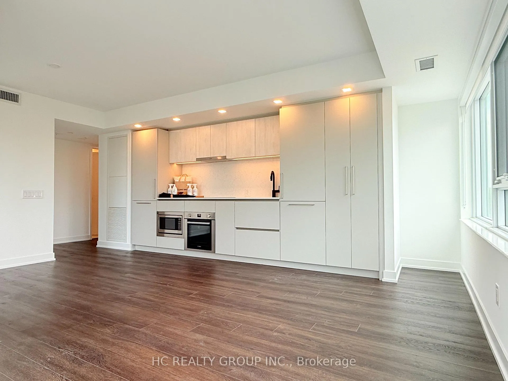 Photo 9 of Unit 610, 609 Sherbourne Street, Toronto, North St. James Town — HOMEH