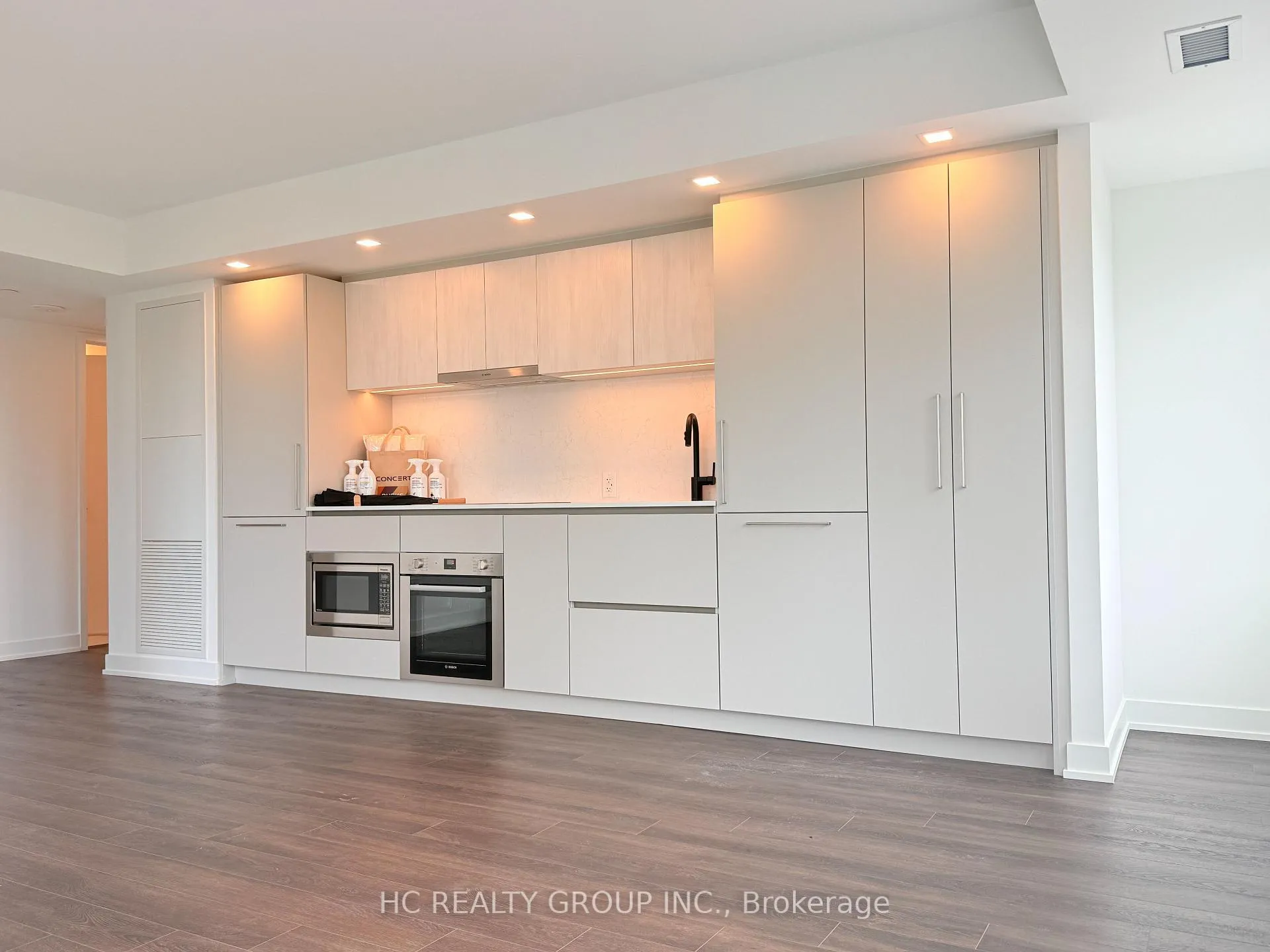 Photo 10 of Unit 610, 609 Sherbourne Street, Toronto, North St. James Town — HOMEH