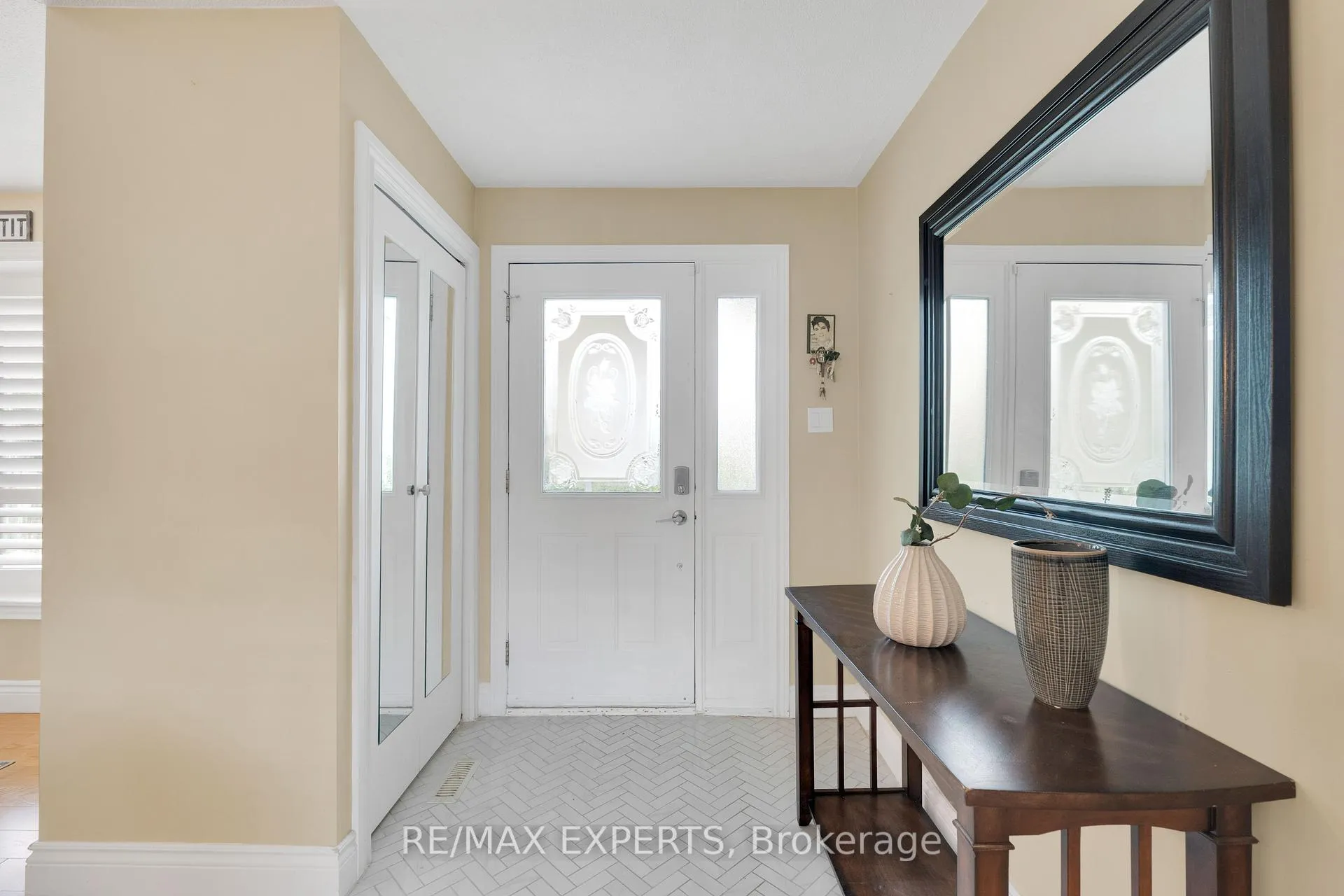 Photo 3 of 35 Lawrence Avenue, Orangeville — HOMEH