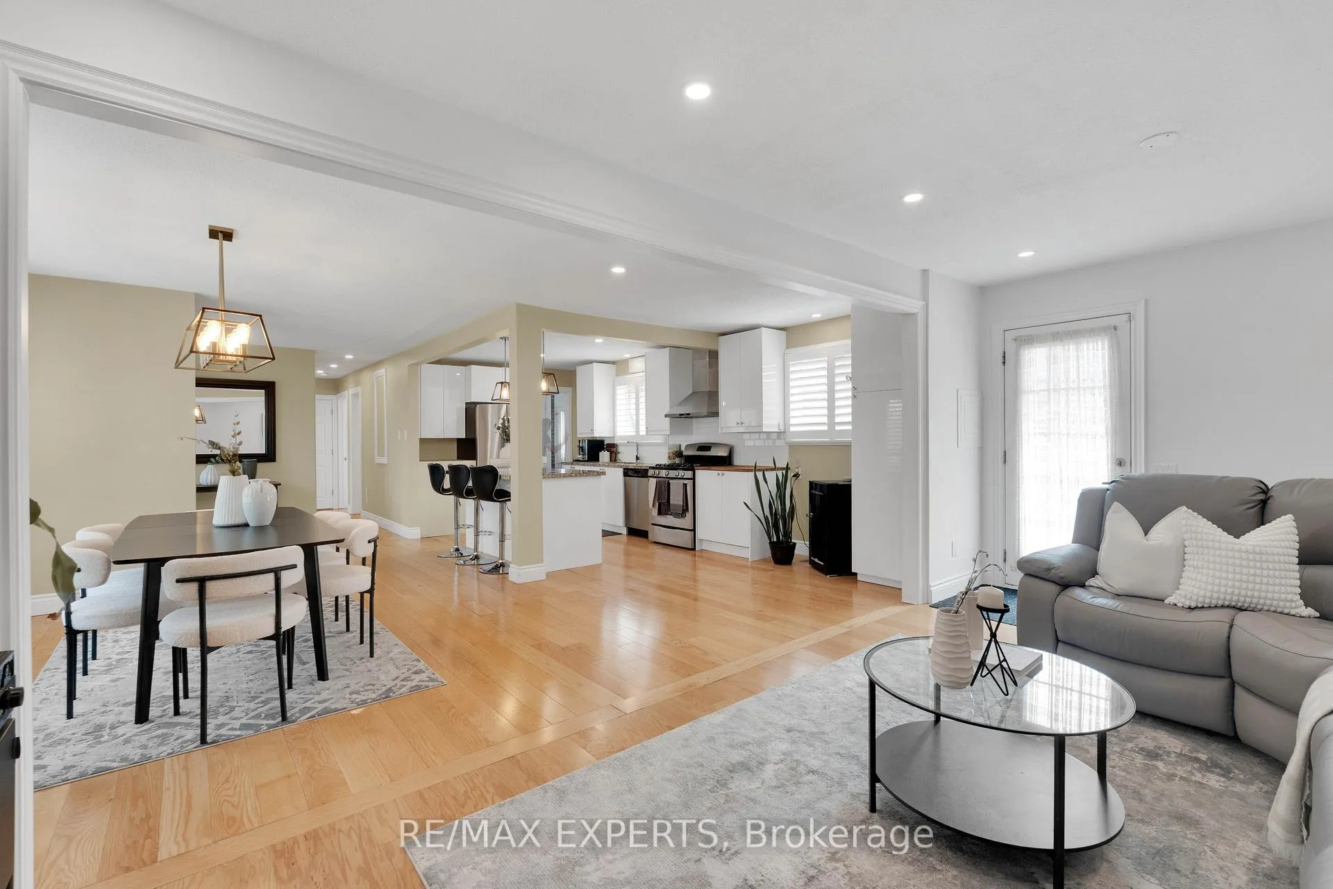 Photo 7 of 35 Lawrence Avenue, Orangeville — HOMEH