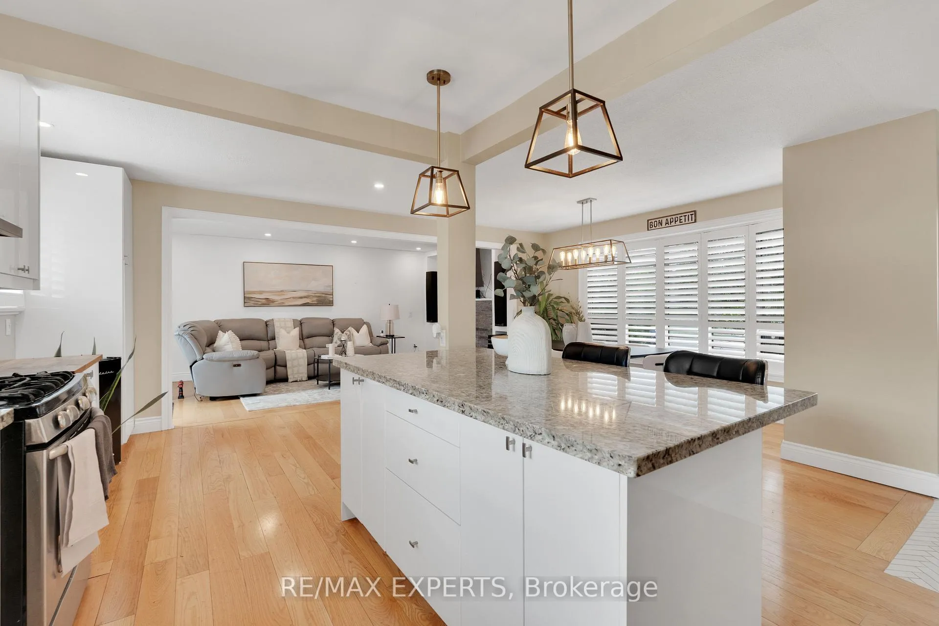 Photo 10 of 35 Lawrence Avenue, Orangeville — HOMEH