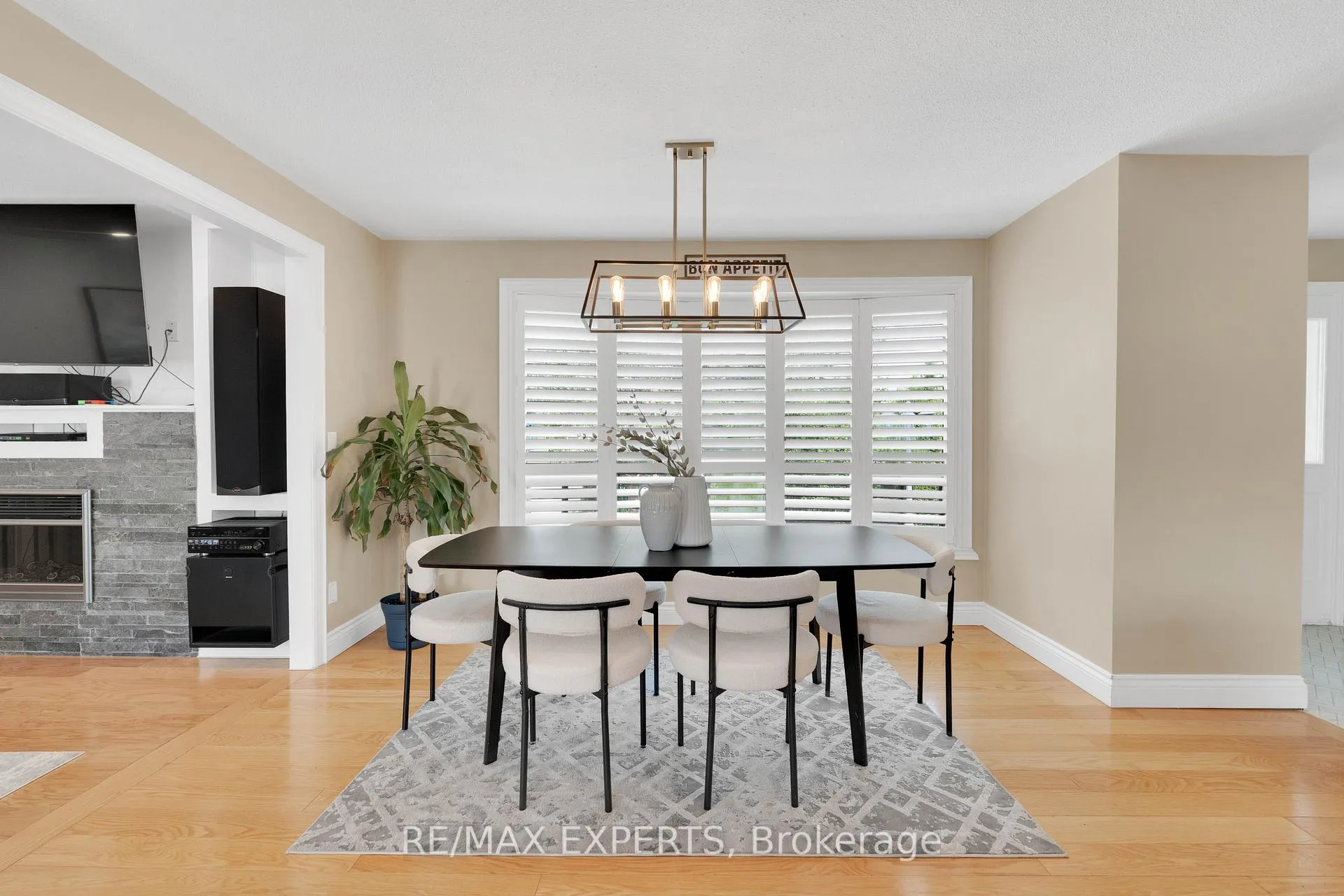 Photo 11 of 35 Lawrence Avenue, Orangeville — HOMEH