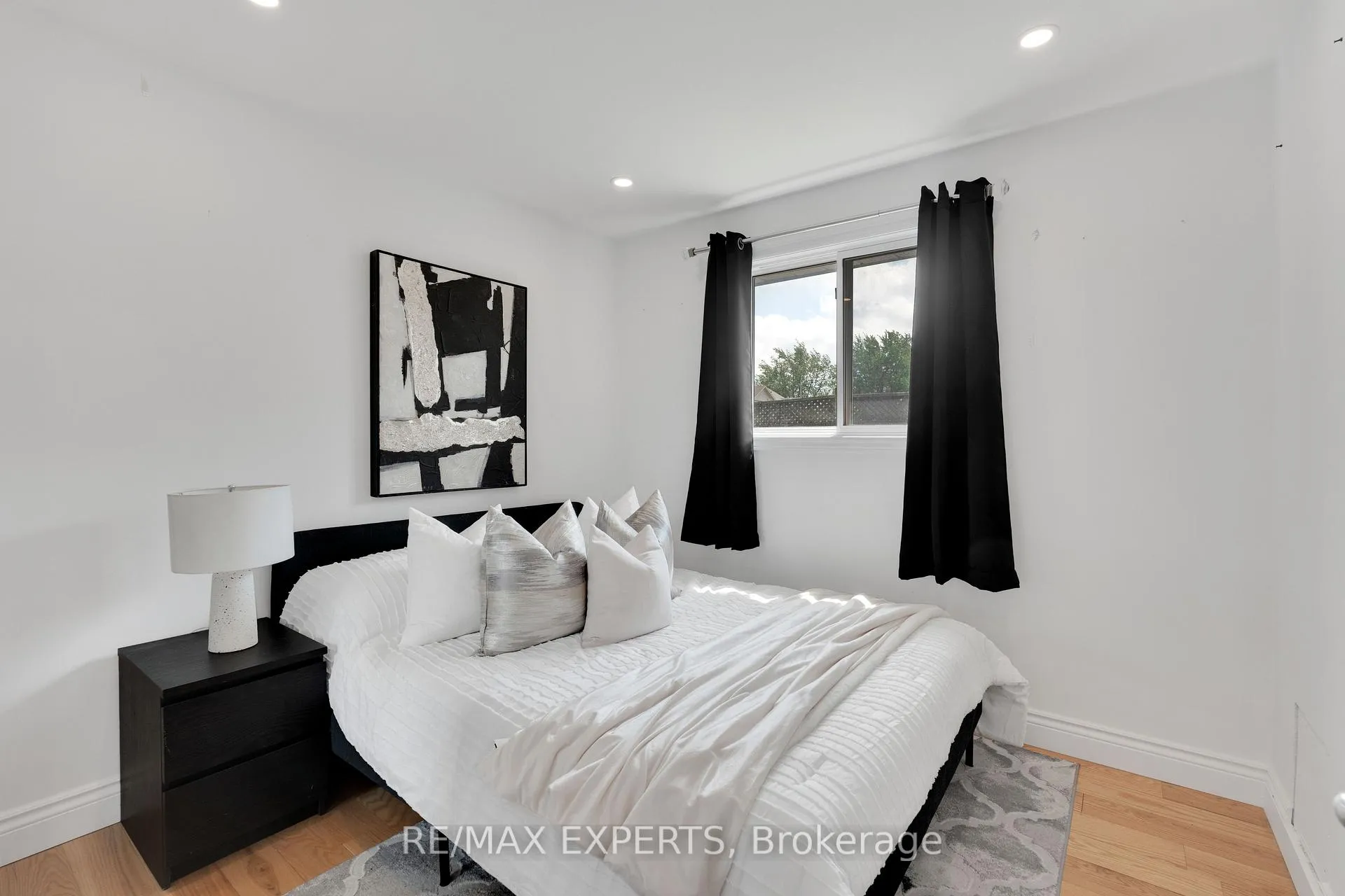 Photo 12 of 35 Lawrence Avenue, Orangeville — HOMEH