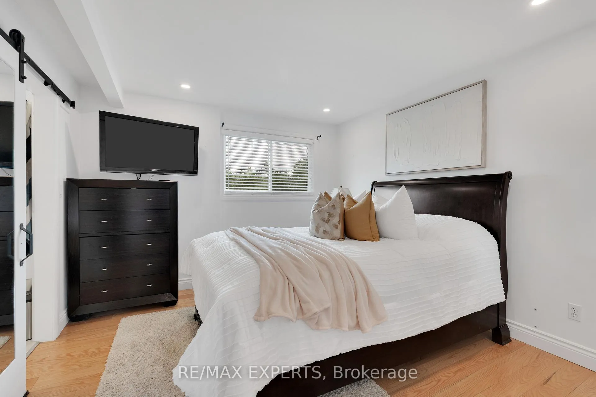 Photo 14 of 35 Lawrence Avenue, Orangeville — HOMEH