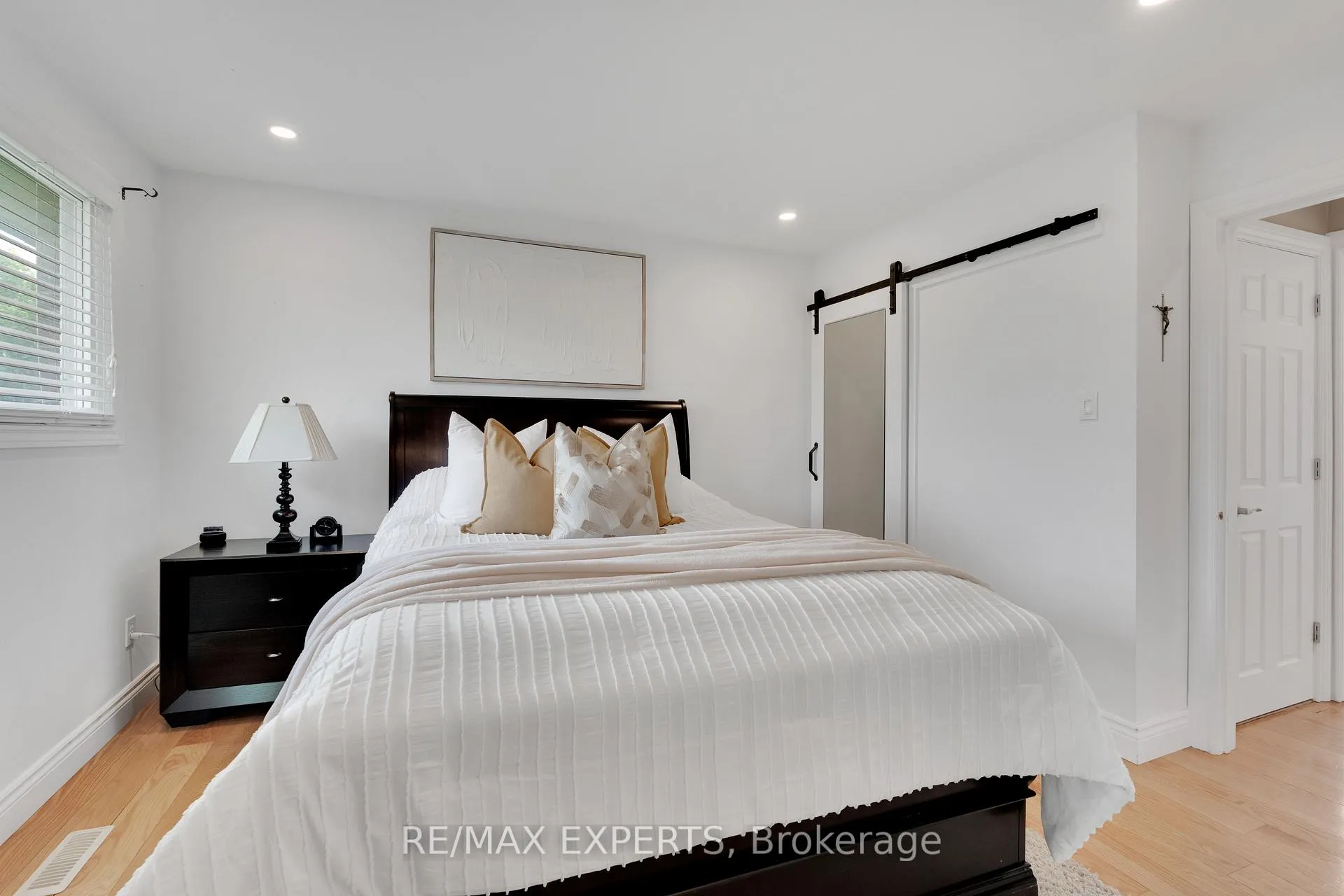Photo 15 of 35 Lawrence Avenue, Orangeville — HOMEH