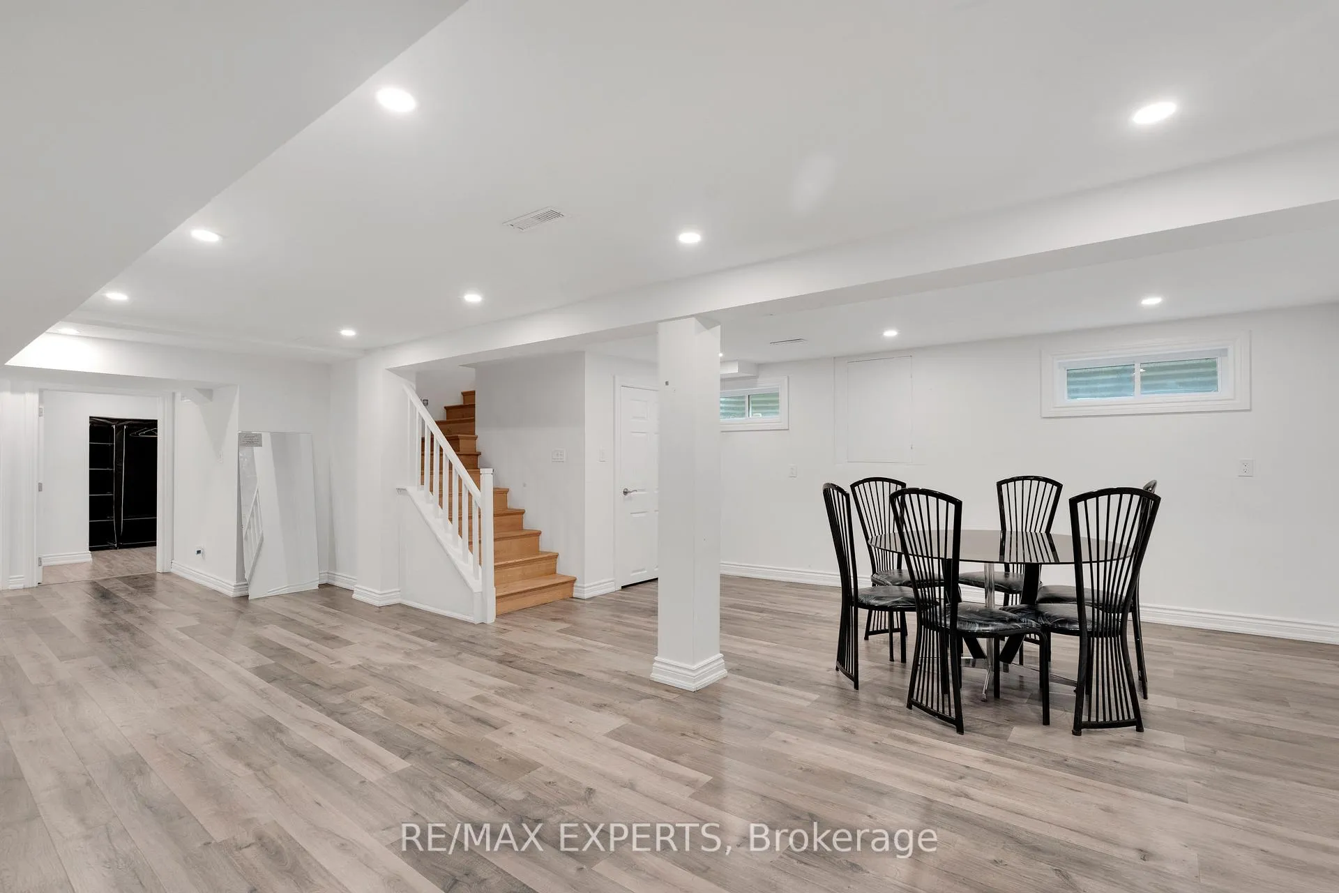 Photo 18 of 35 Lawrence Avenue, Orangeville — HOMEH