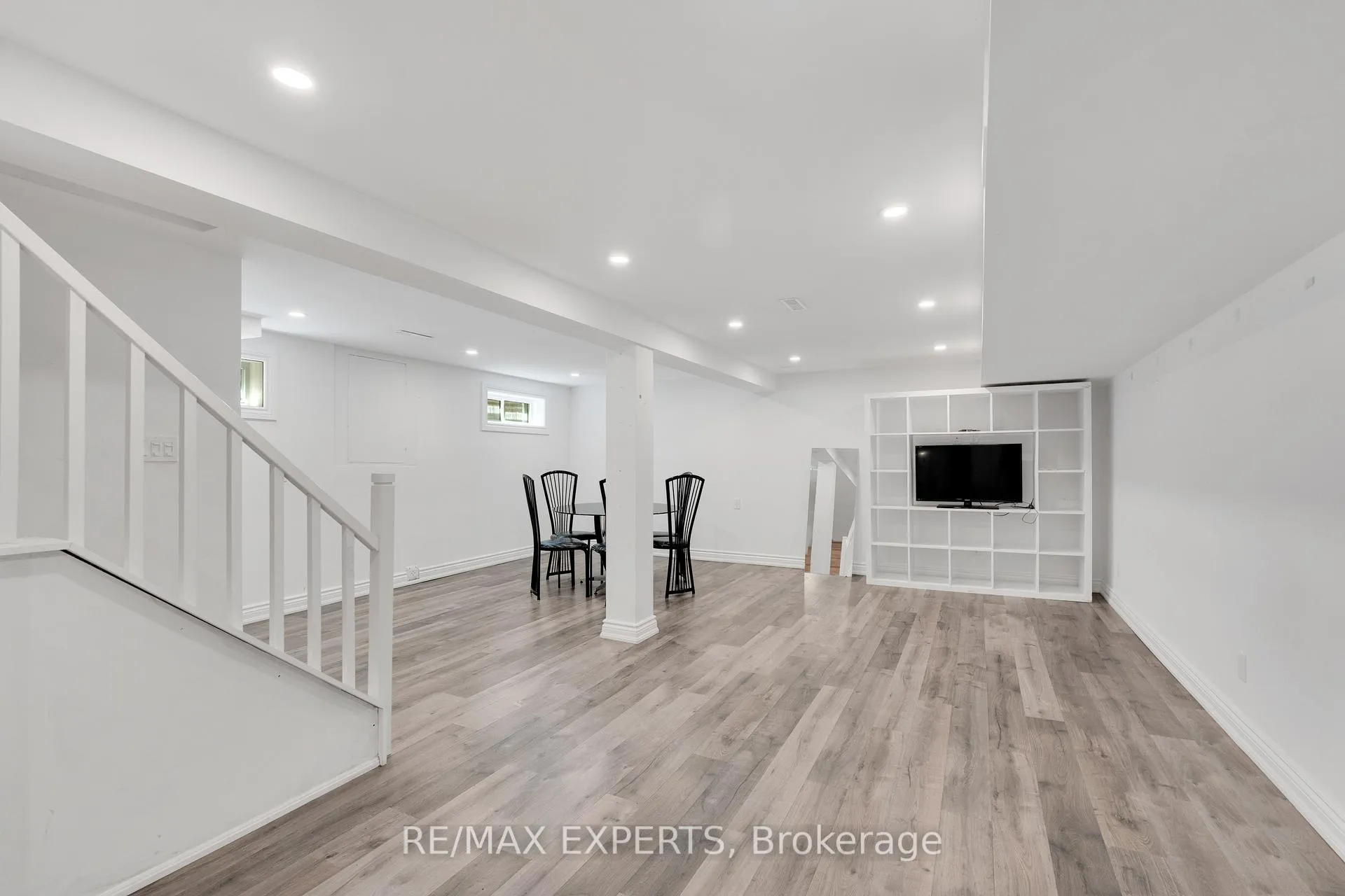 Photo 20 of 35 Lawrence Avenue, Orangeville — HOMEH