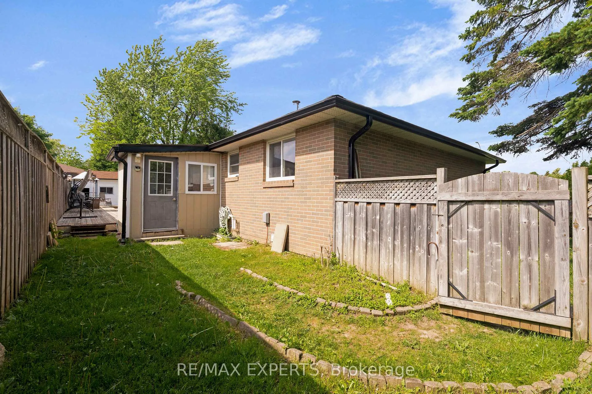 Photo 26 of 35 Lawrence Avenue, Orangeville — HOMEH