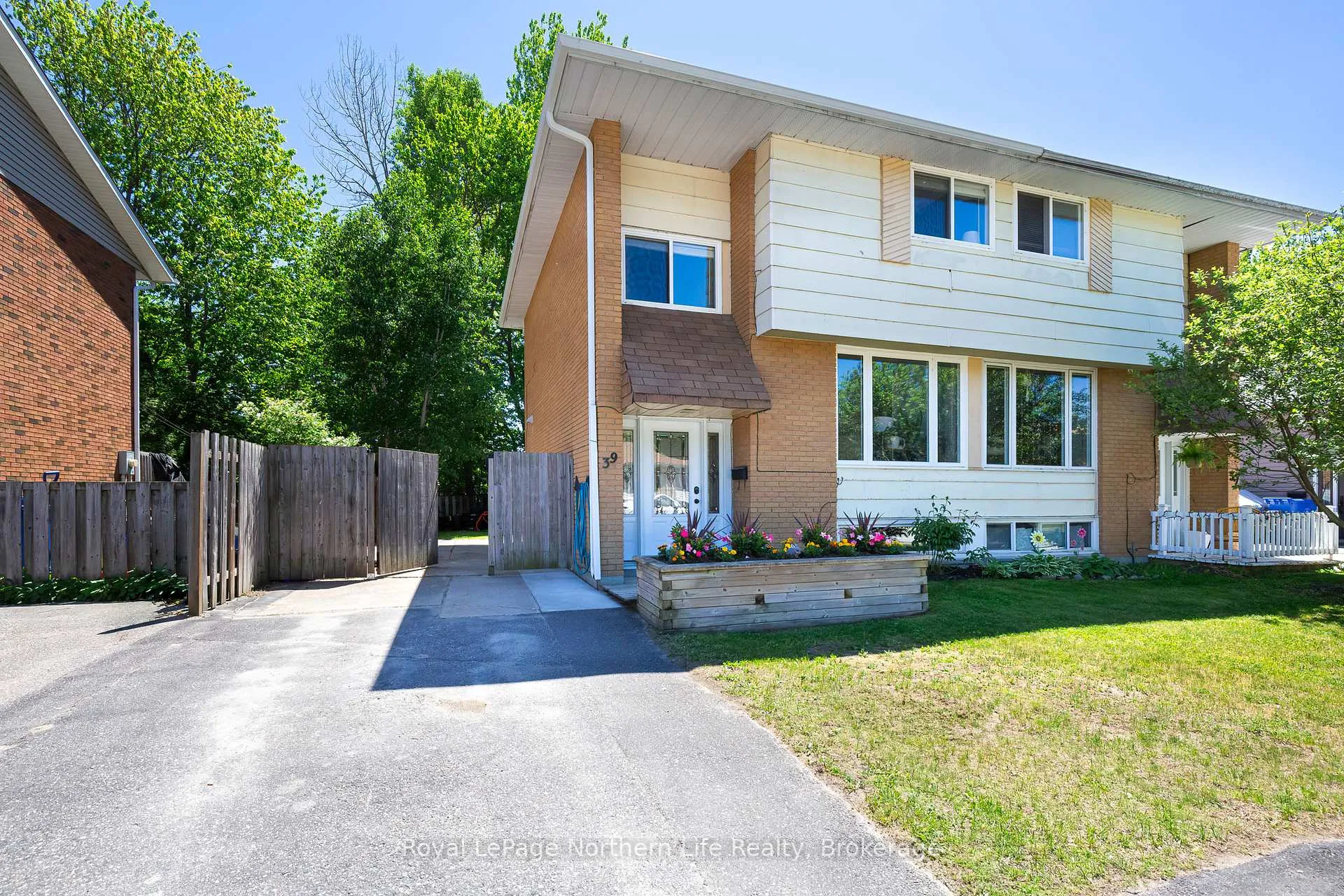 Photo 2 of 39 Lovell Avenue, North Bay, Ferris — HOMEH