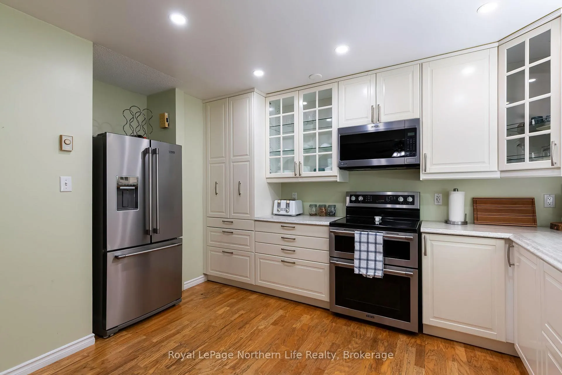 Photo 6 of 39 Lovell Avenue, North Bay, Ferris — HOMEH