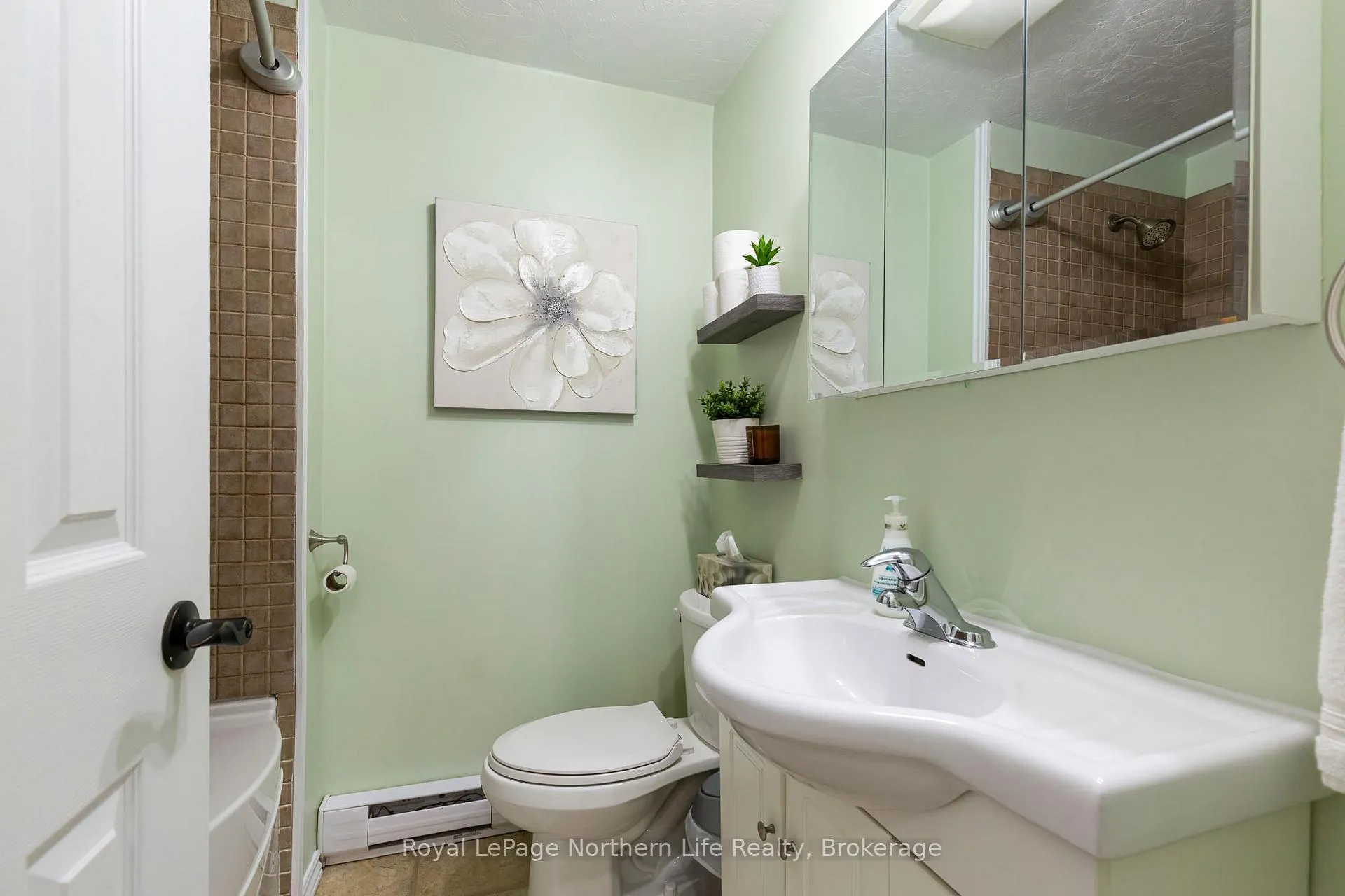 Photo 14 of 39 Lovell Avenue, North Bay, Ferris — HOMEH