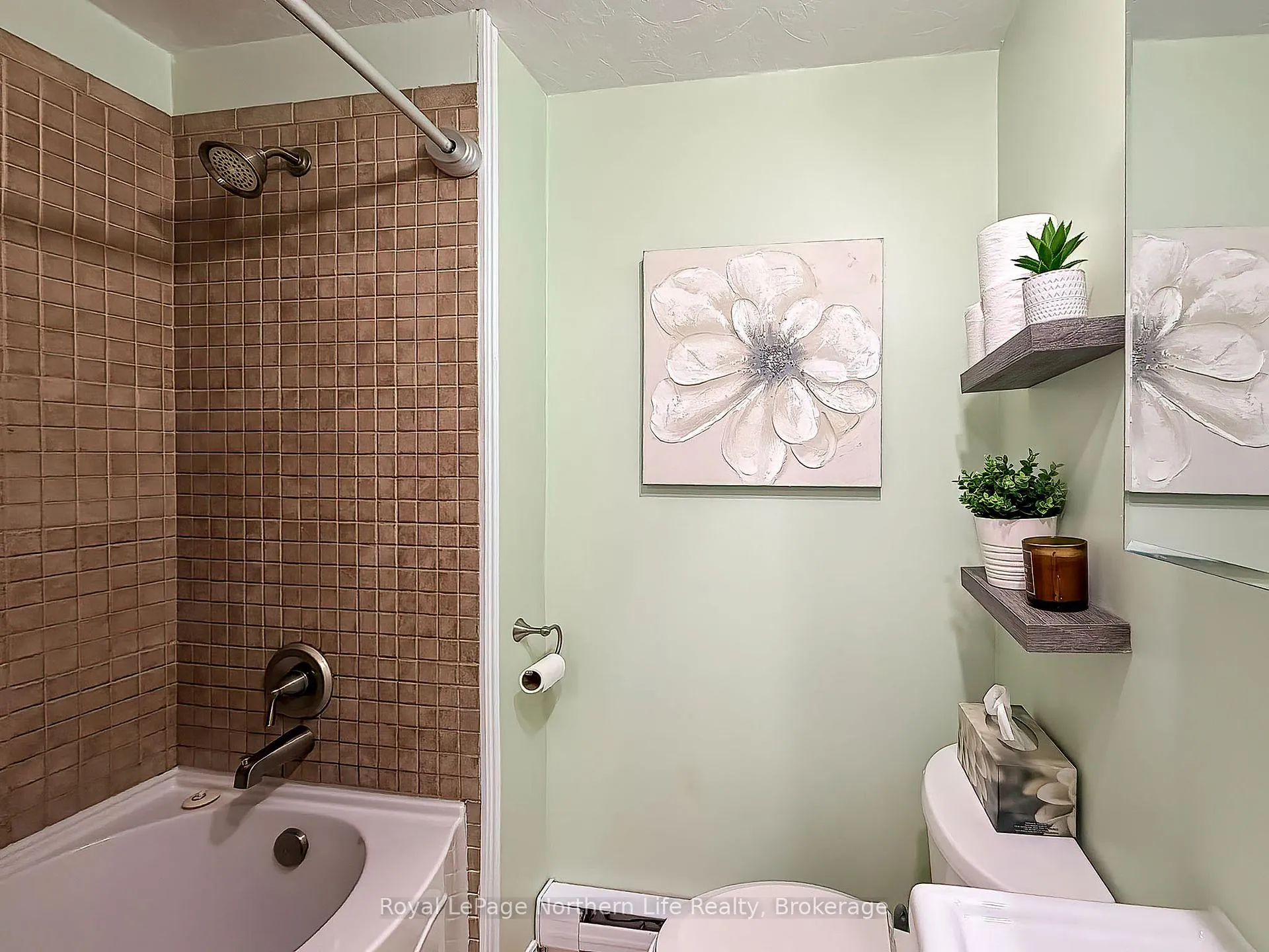 Photo 15 of 39 Lovell Avenue, North Bay, Ferris — HOMEH