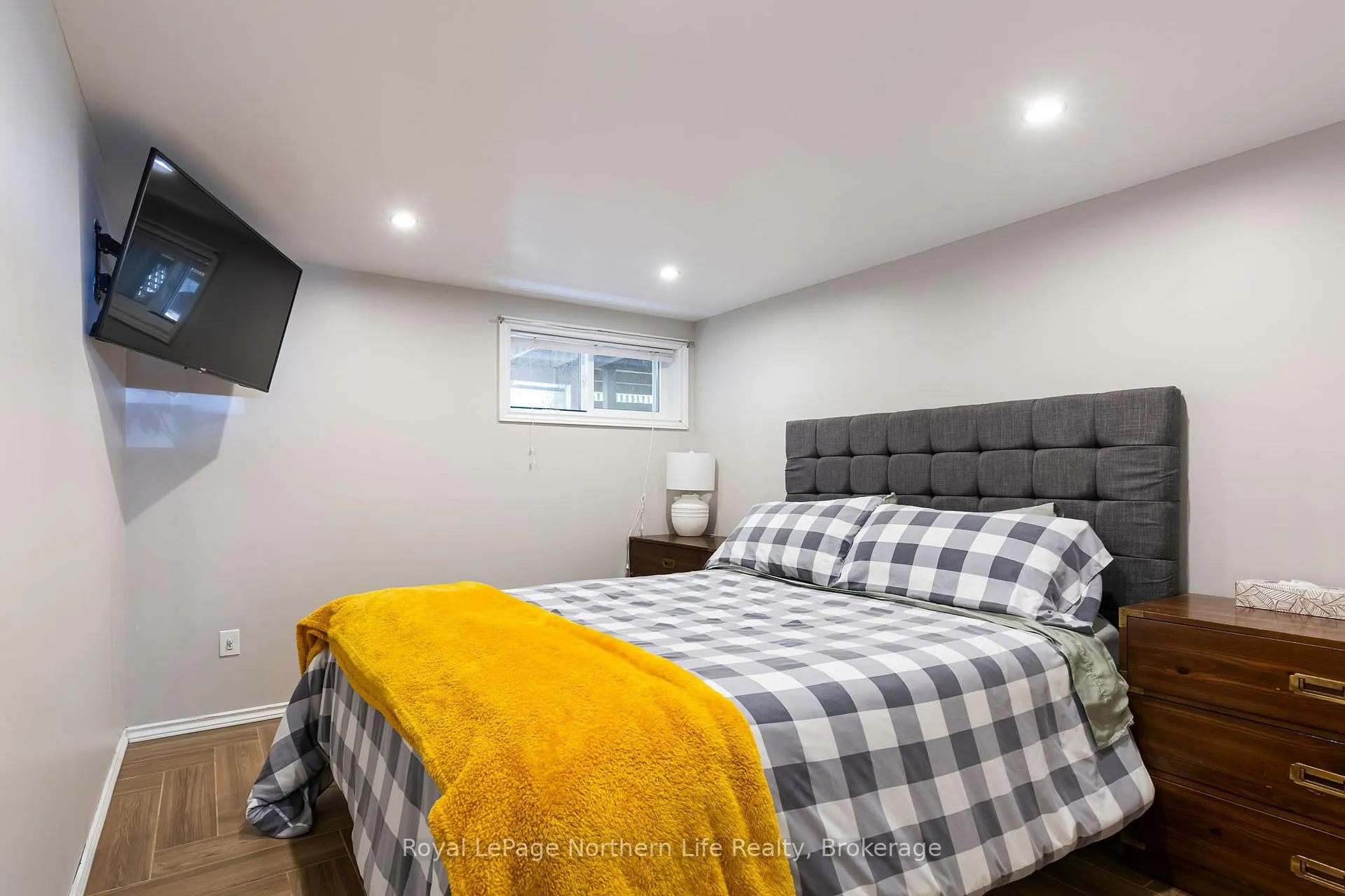 Photo 24 of 39 Lovell Avenue, North Bay, Ferris — HOMEH