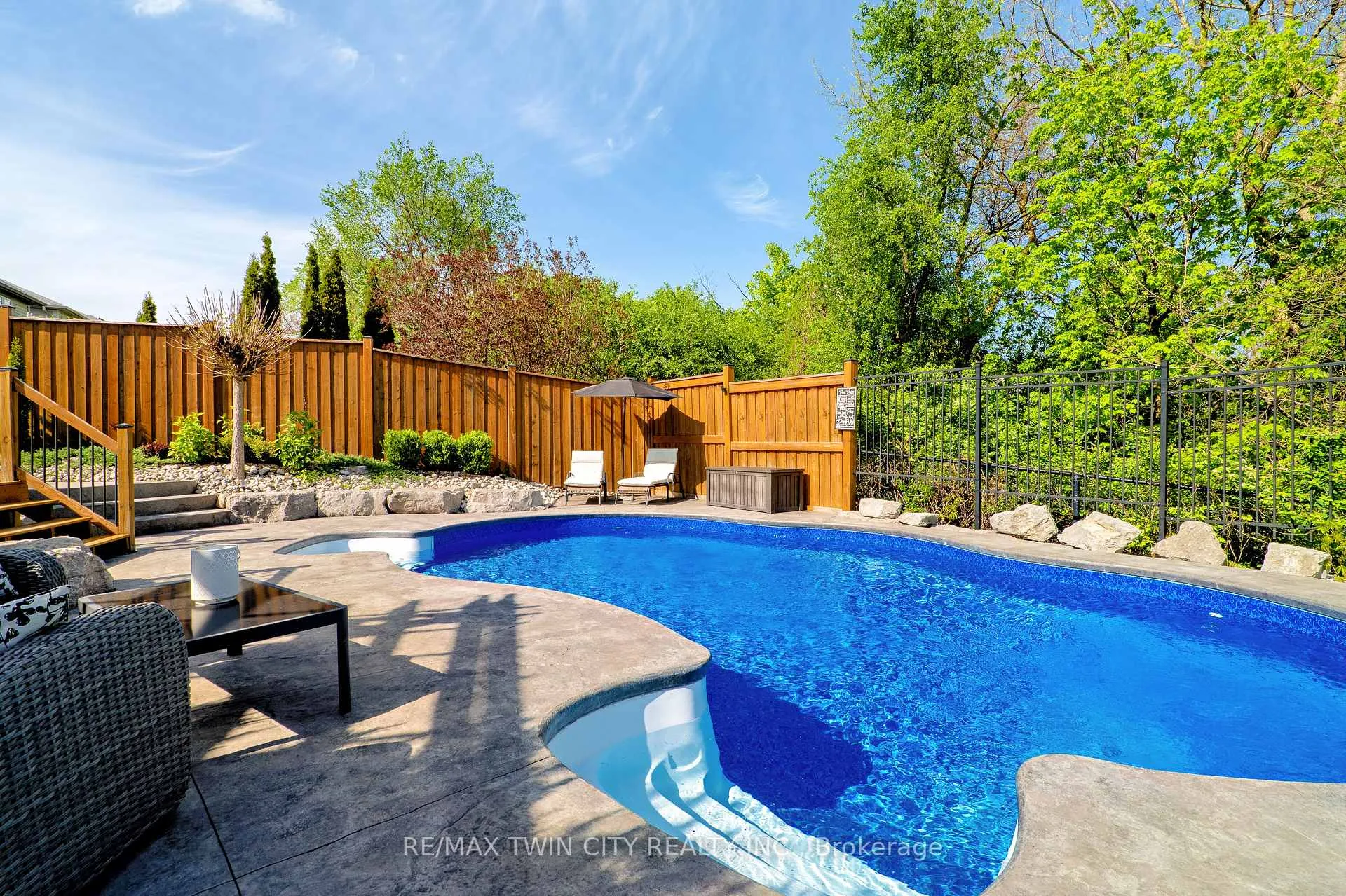 Photo 2 of 78 Forest Creek Drive, Kitchener — HOMEH