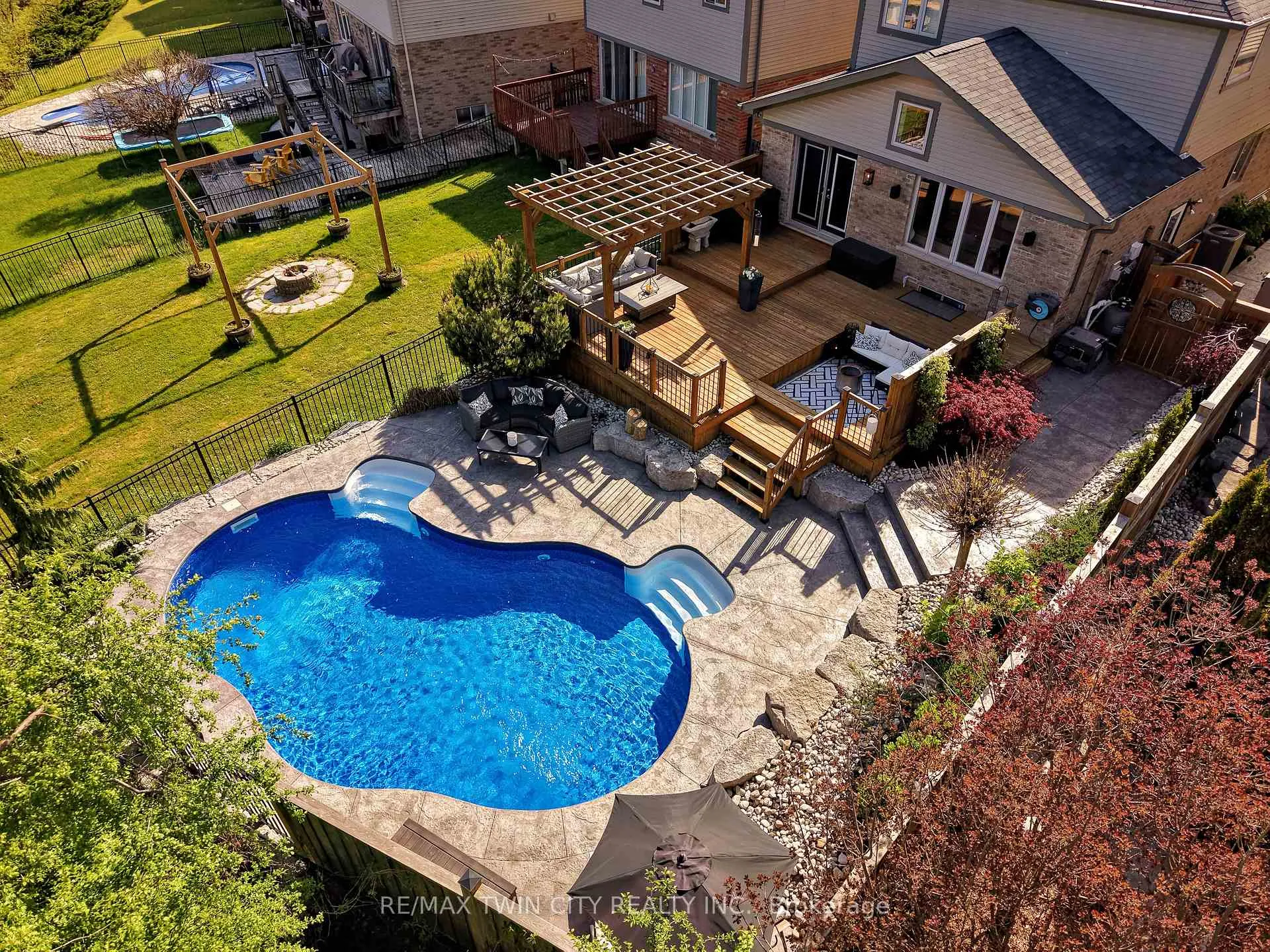 Photo 4 of 78 Forest Creek Drive, Kitchener — HOMEH