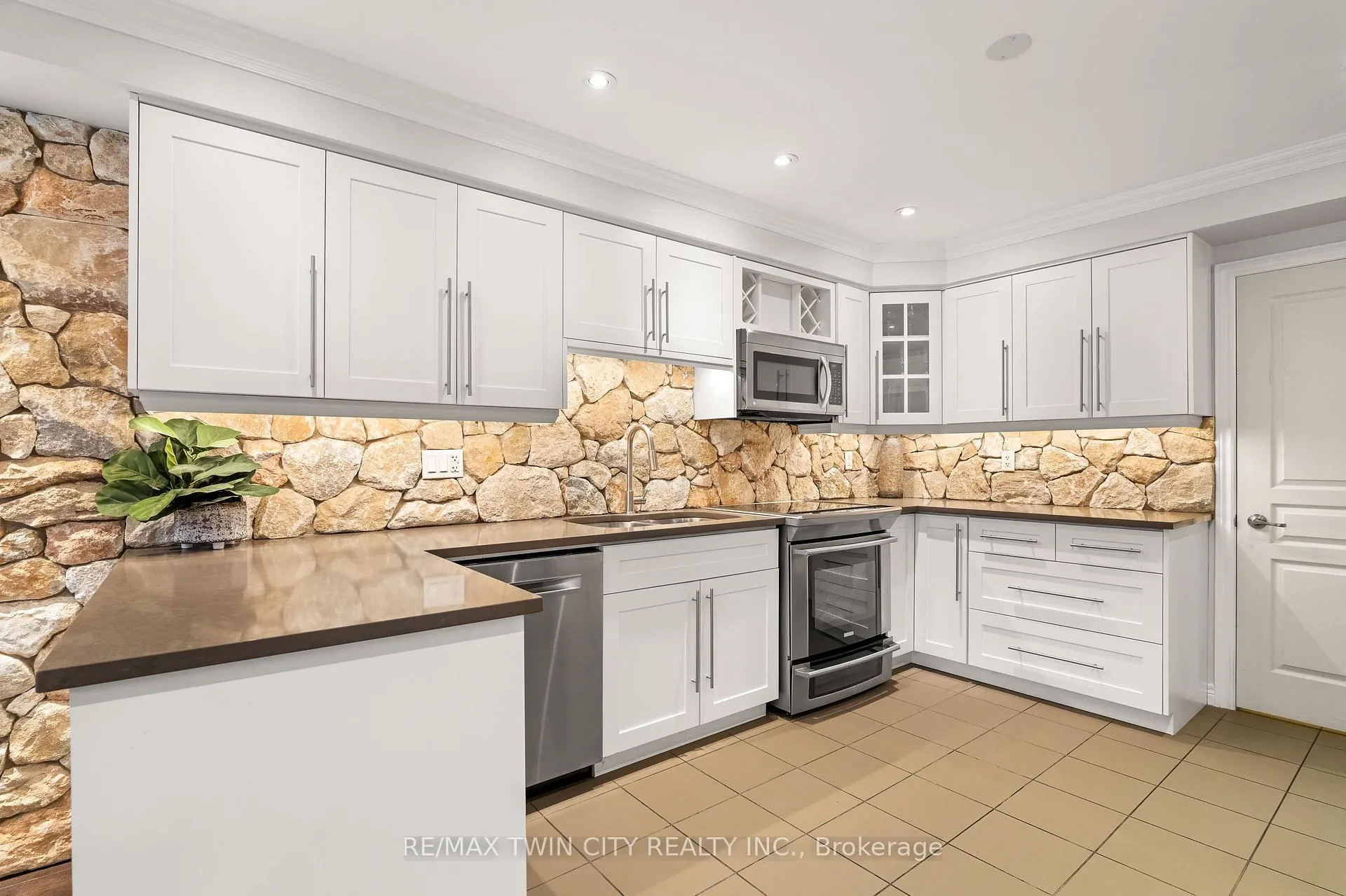 Photo 16 of 78 Forest Creek Drive, Kitchener — HOMEH