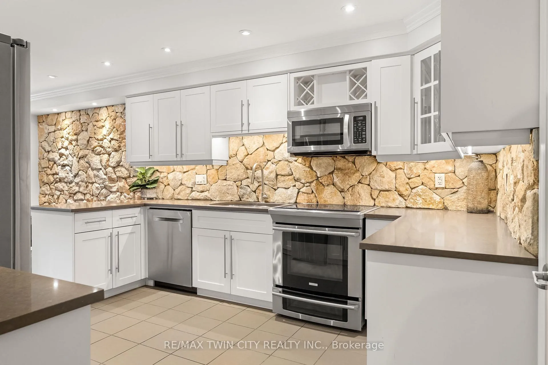 Photo 19 of 78 Forest Creek Drive, Kitchener — HOMEH