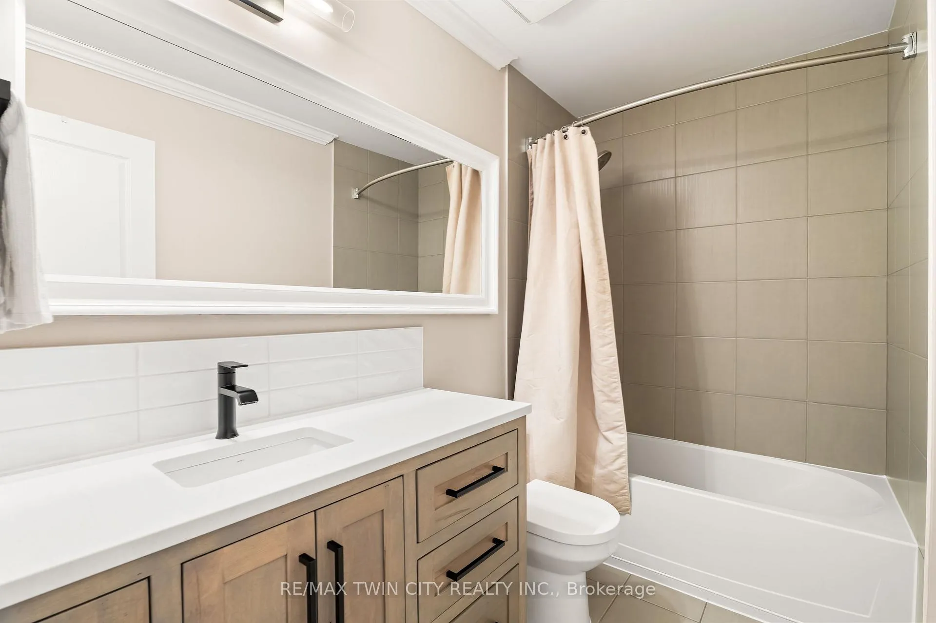 Photo 36 of 78 Forest Creek Drive, Kitchener — HOMEH