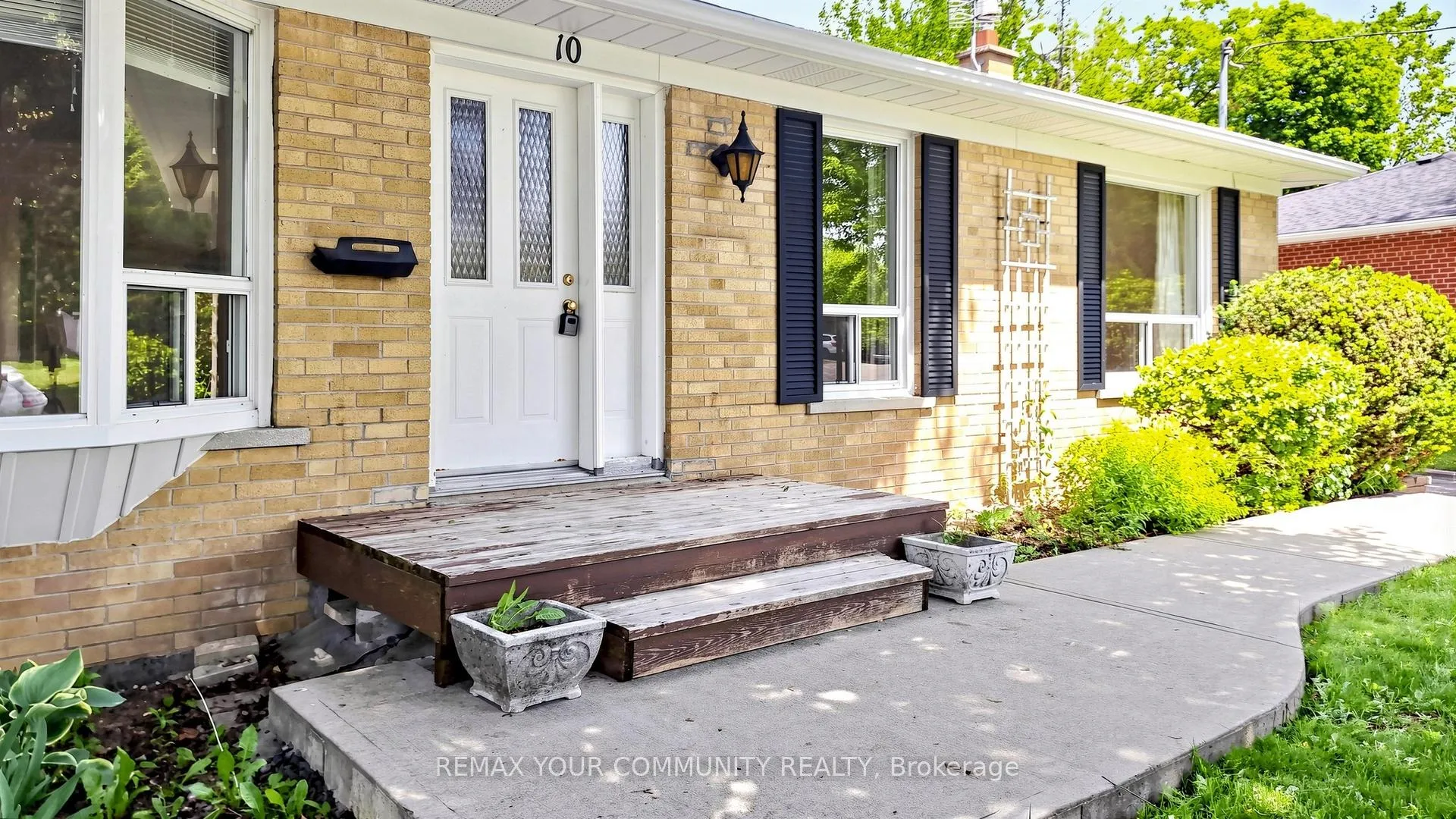 Photo 3 of 10 Winlaw Place, Markham, Old Markham Village — HOMEH