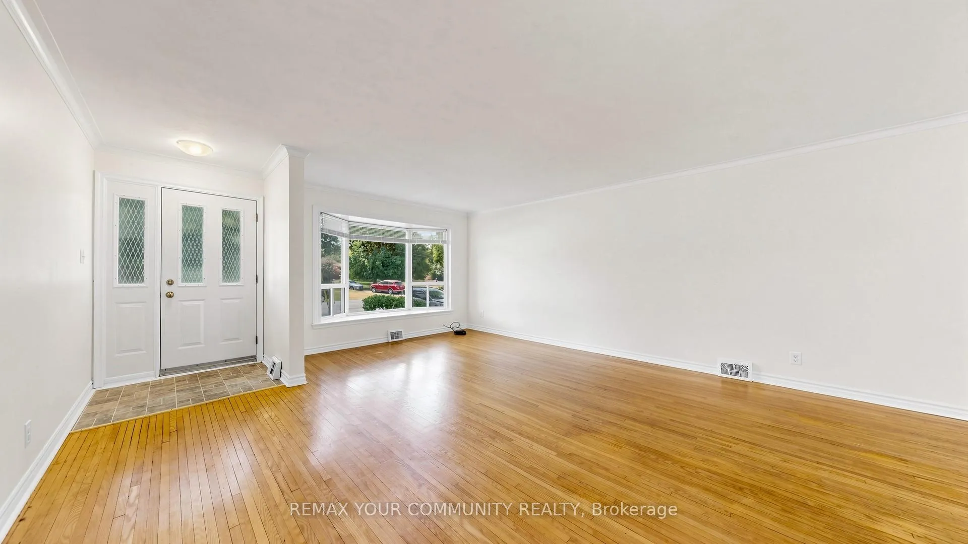 Photo 4 of 10 Winlaw Place, Markham, Old Markham Village — HOMEH