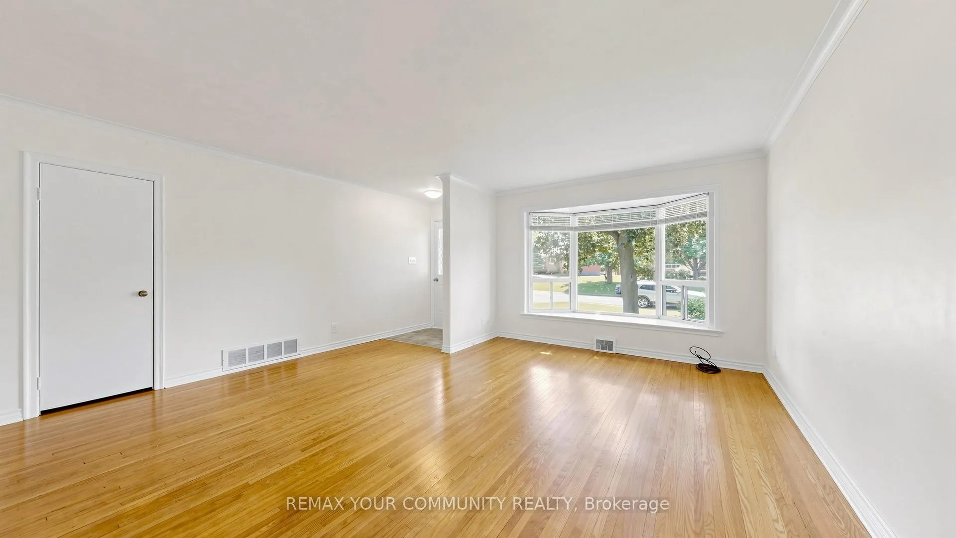 Photo 6 of 10 Winlaw Place, Markham, Old Markham Village — HOMEH