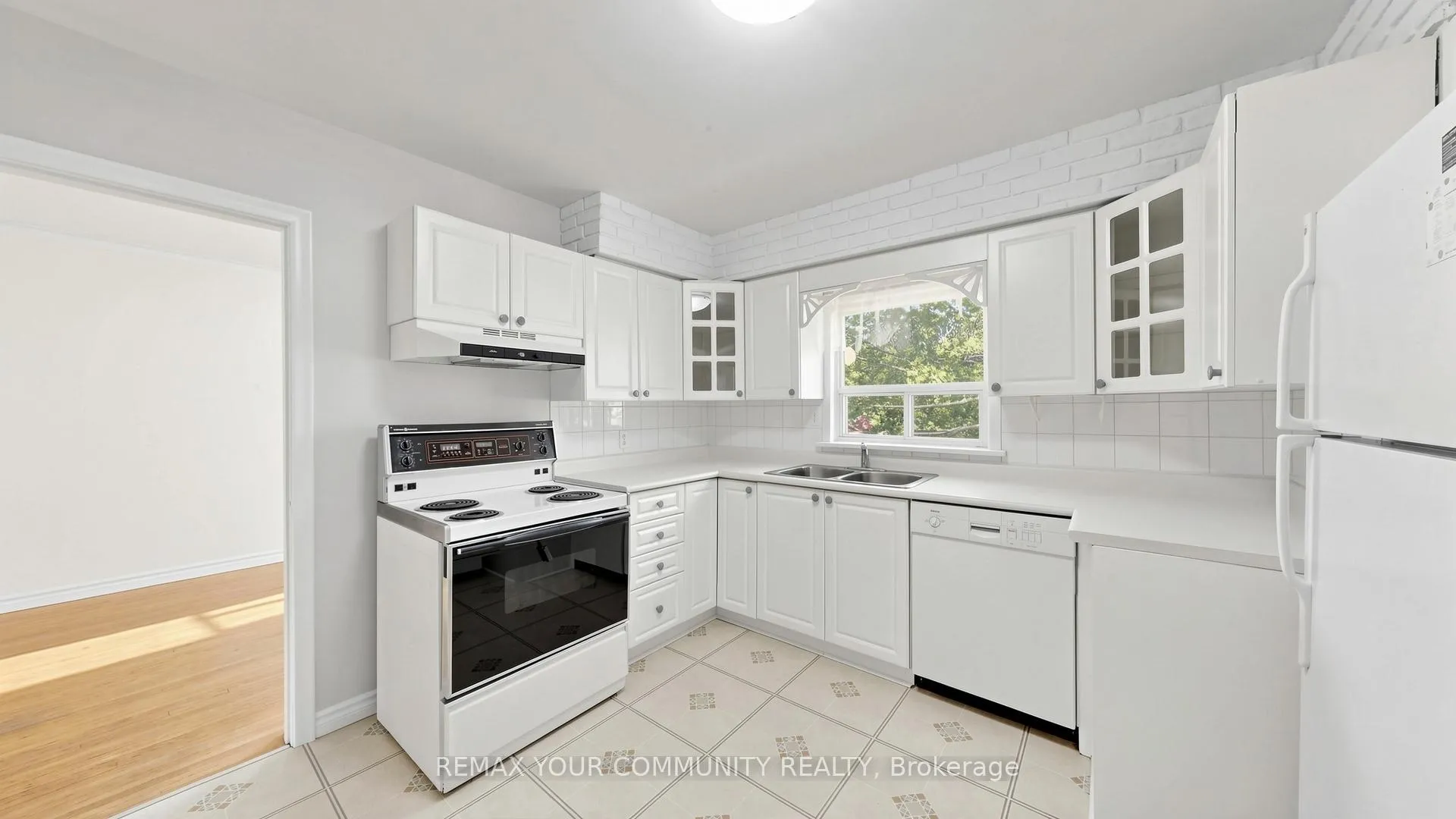 Photo 11 of 10 Winlaw Place, Markham, Old Markham Village — HOMEH