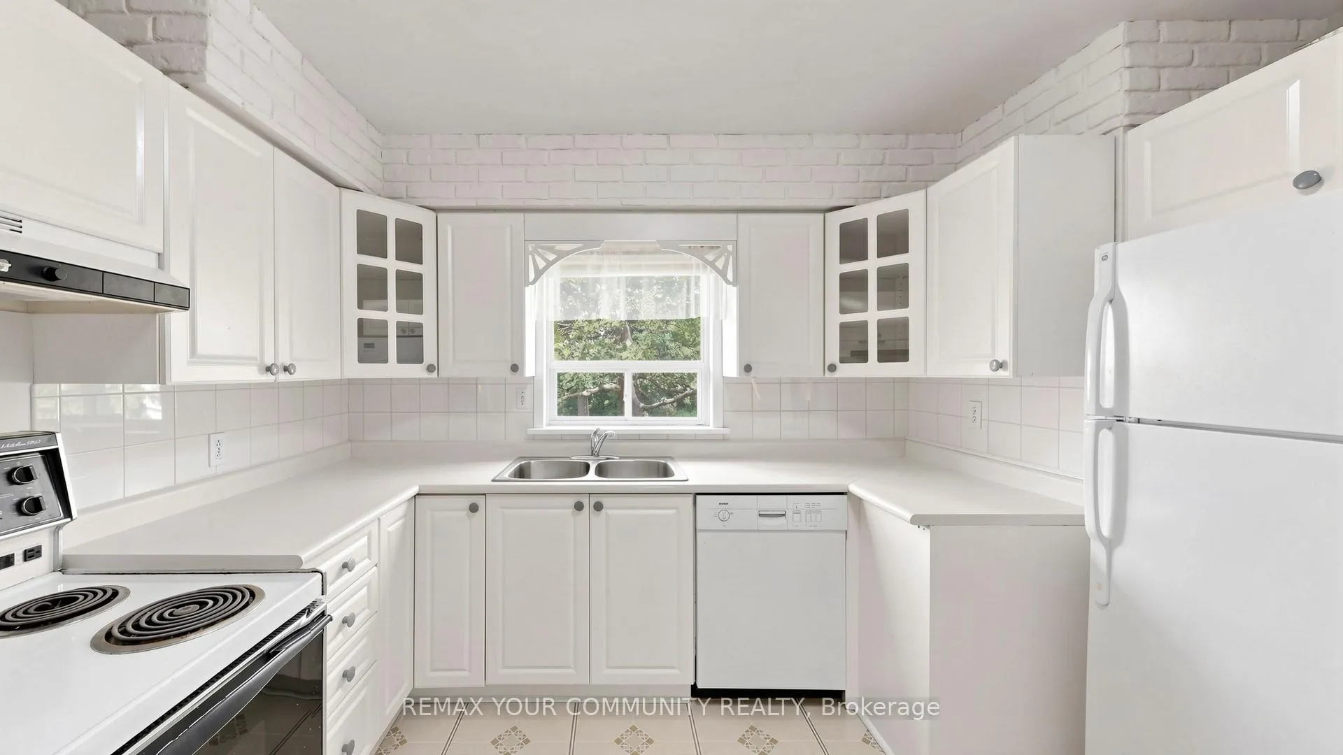 Photo 12 of 10 Winlaw Place, Markham, Old Markham Village — HOMEH