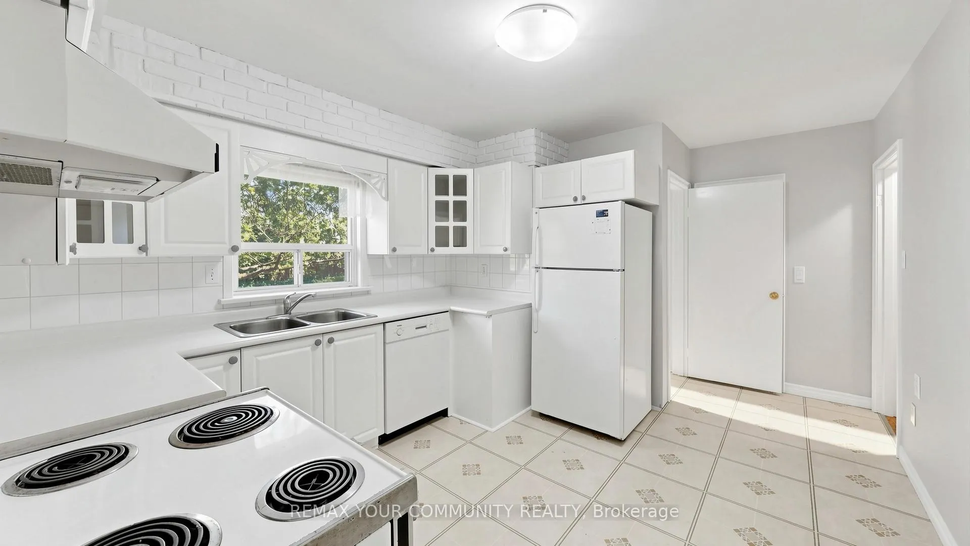 Photo 13 of 10 Winlaw Place, Markham, Old Markham Village — HOMEH