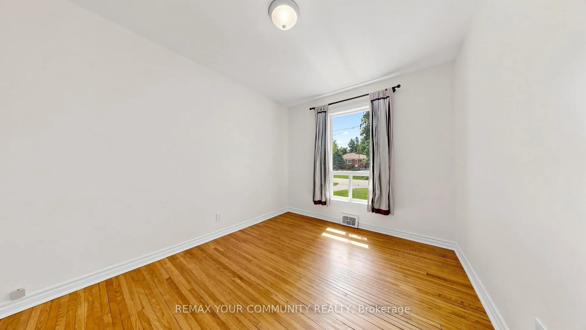 Photo 14 of 10 Winlaw Place, Markham, Old Markham Village — HOMEH