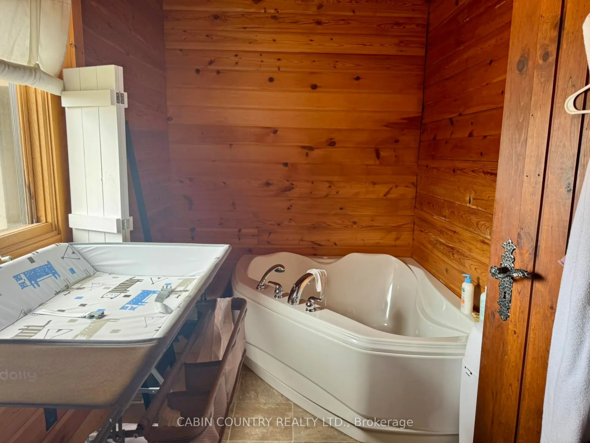 Photo 11 of 421 Seventh Avenue S, Kenora, Lakeside — HOMEH