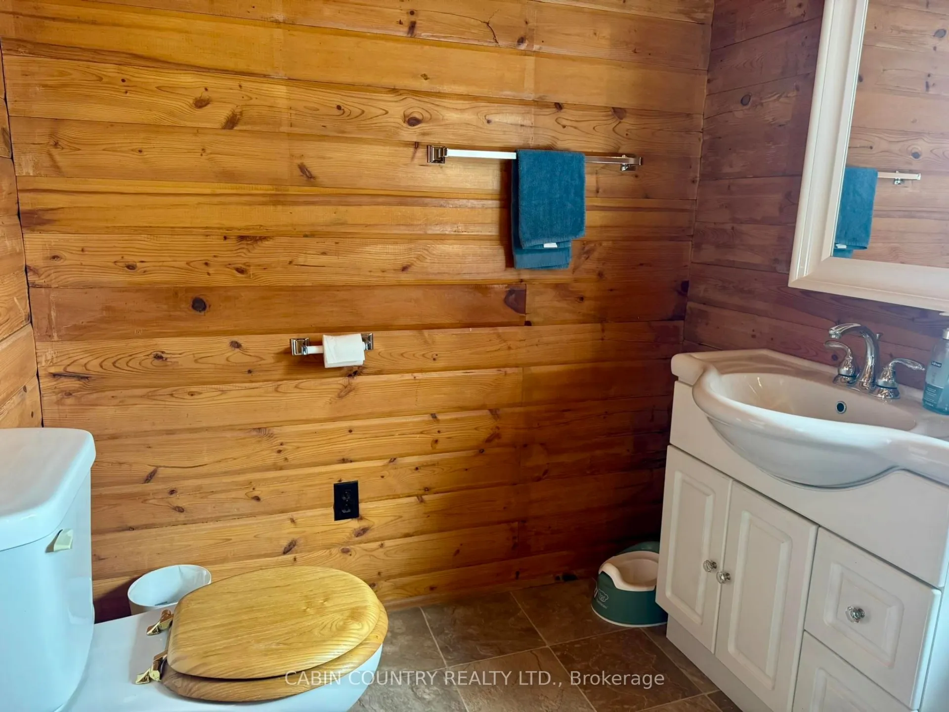 Photo 12 of 421 Seventh Avenue S, Kenora, Lakeside — HOMEH
