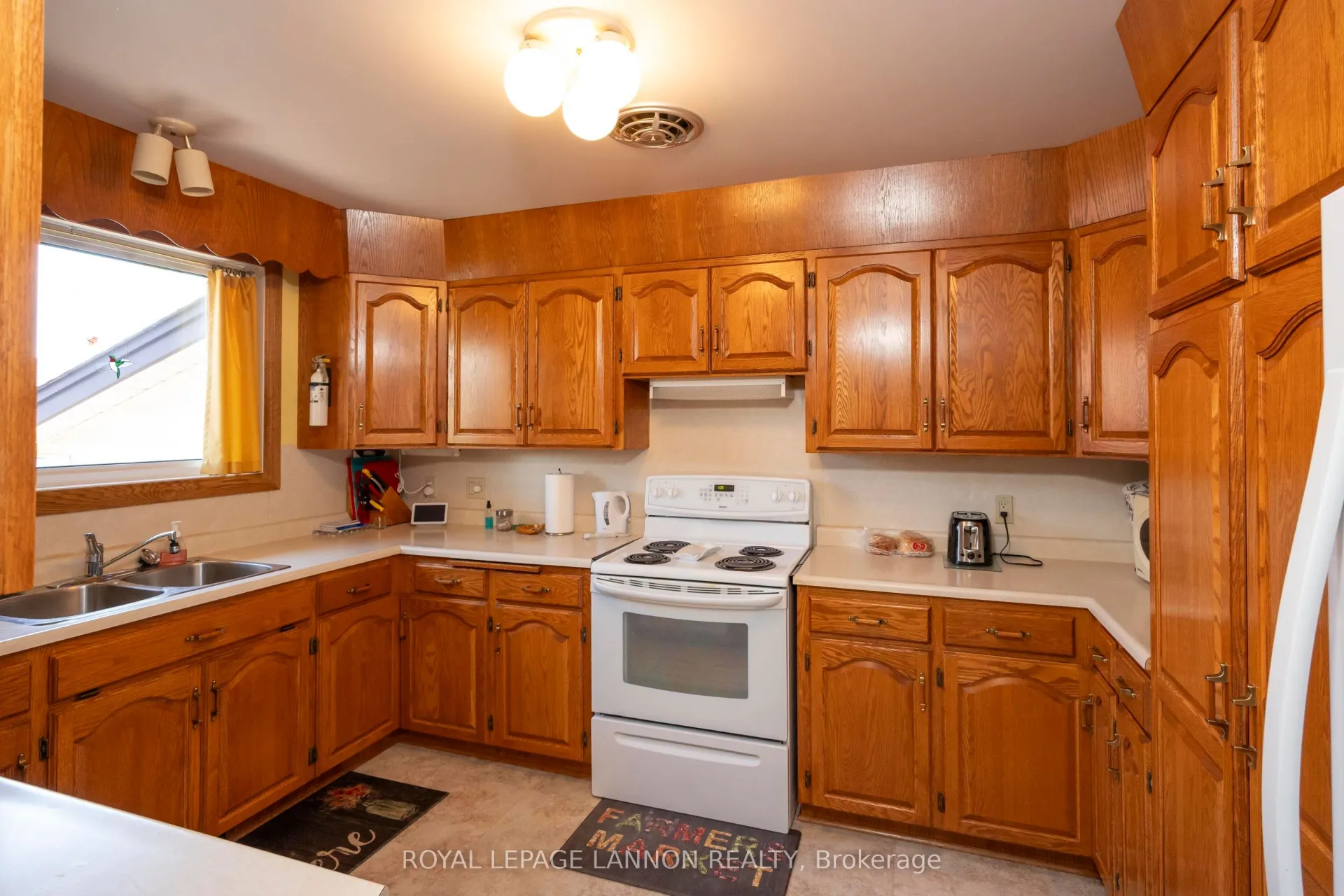 Photo 10 of 400 Randall Court, Thunder Bay, John Street North — HOMEH