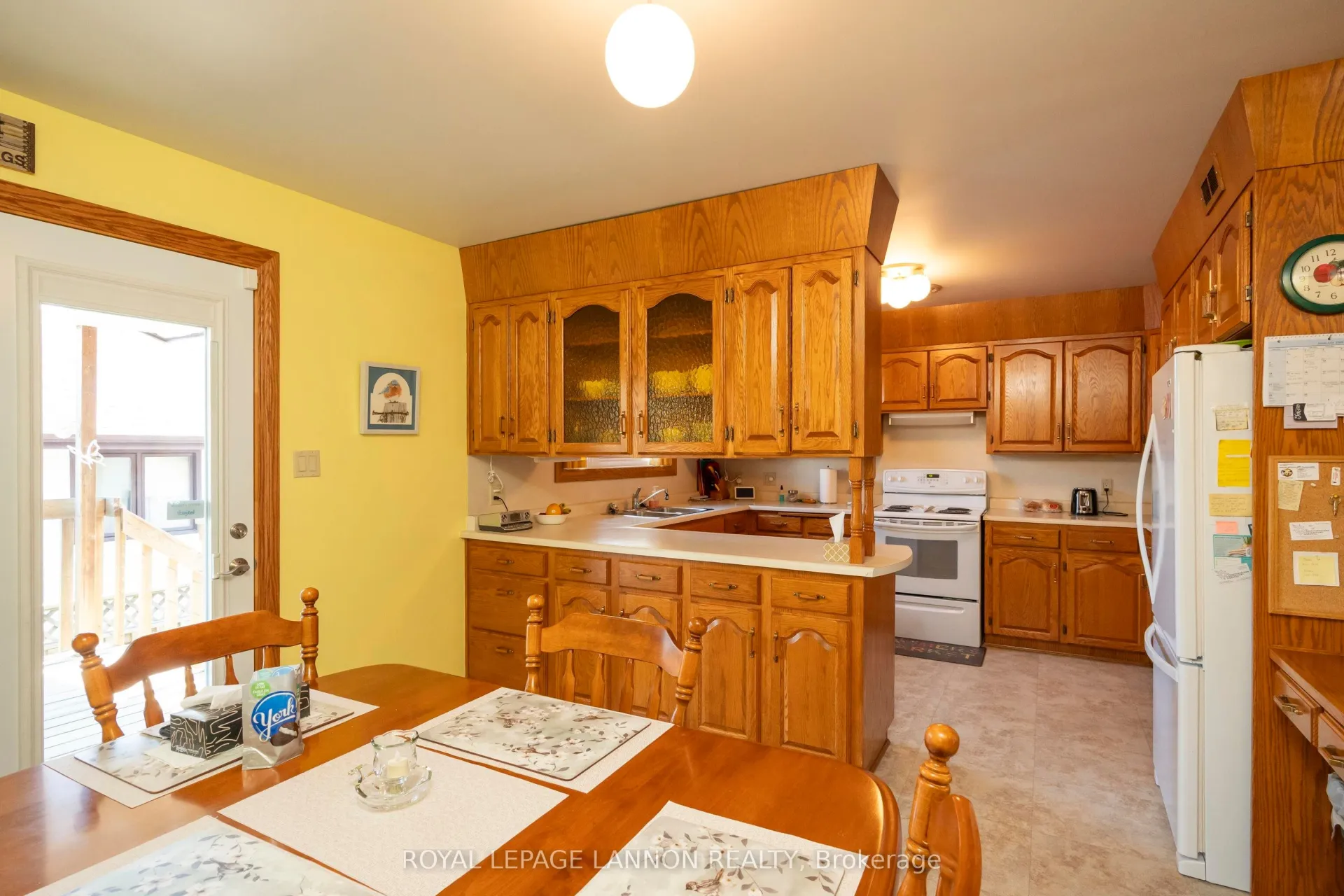 Photo 11 of 400 Randall Court, Thunder Bay, John Street North — HOMEH