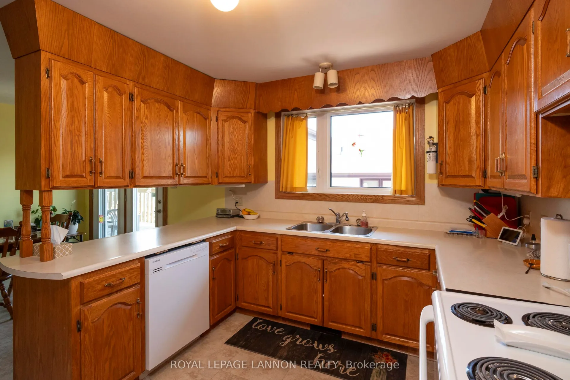 Photo 12 of 400 Randall Court, Thunder Bay, John Street North — HOMEH