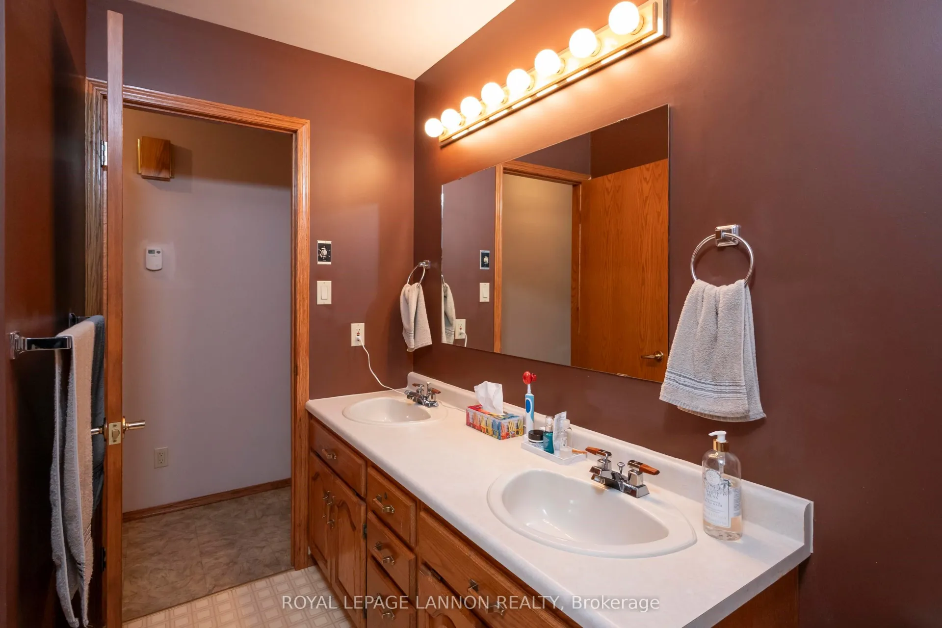 Photo 25 of 400 Randall Court, Thunder Bay, John Street North — HOMEH