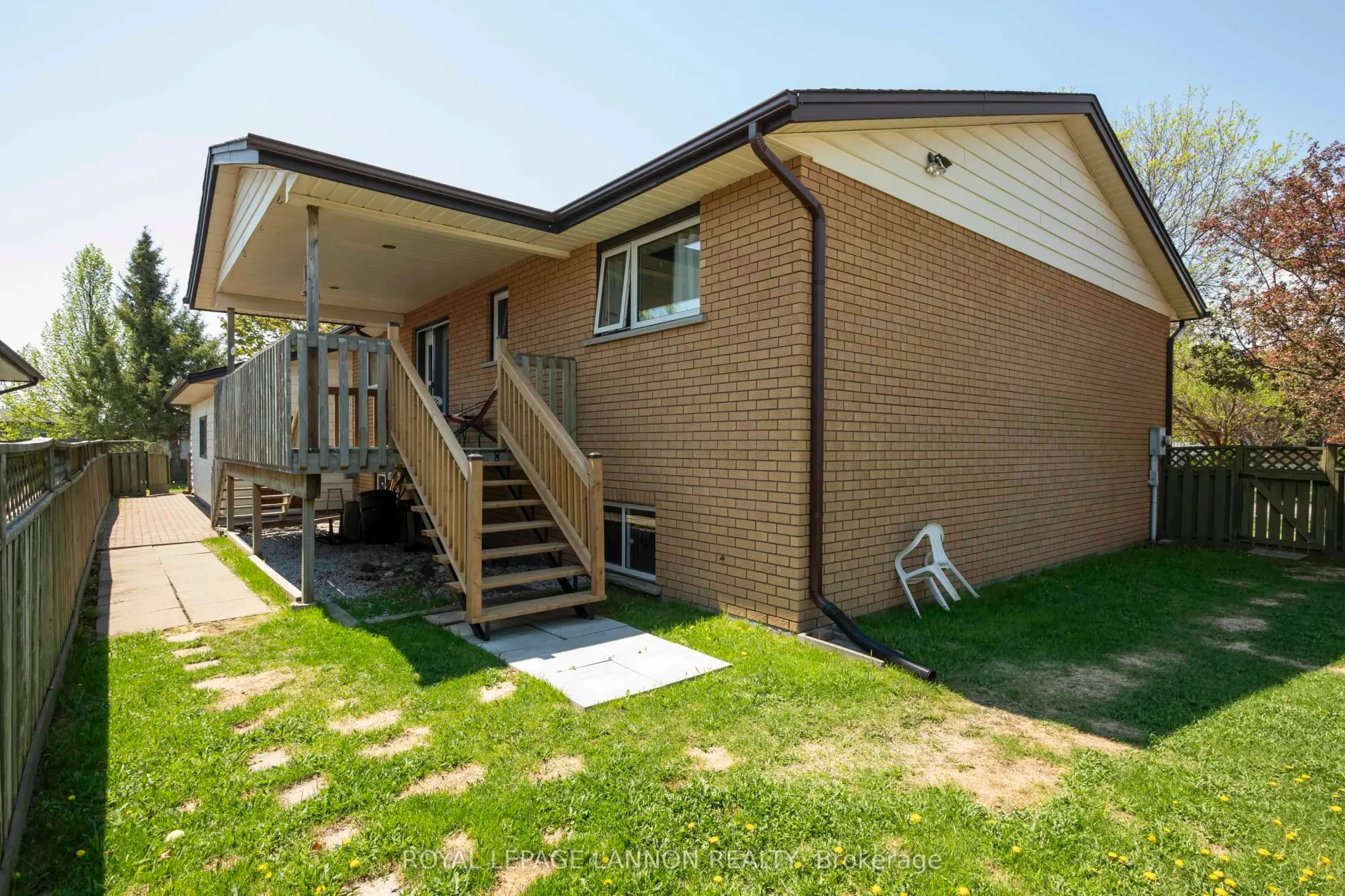Photo 48 of 400 Randall Court, Thunder Bay, John Street North — HOMEH