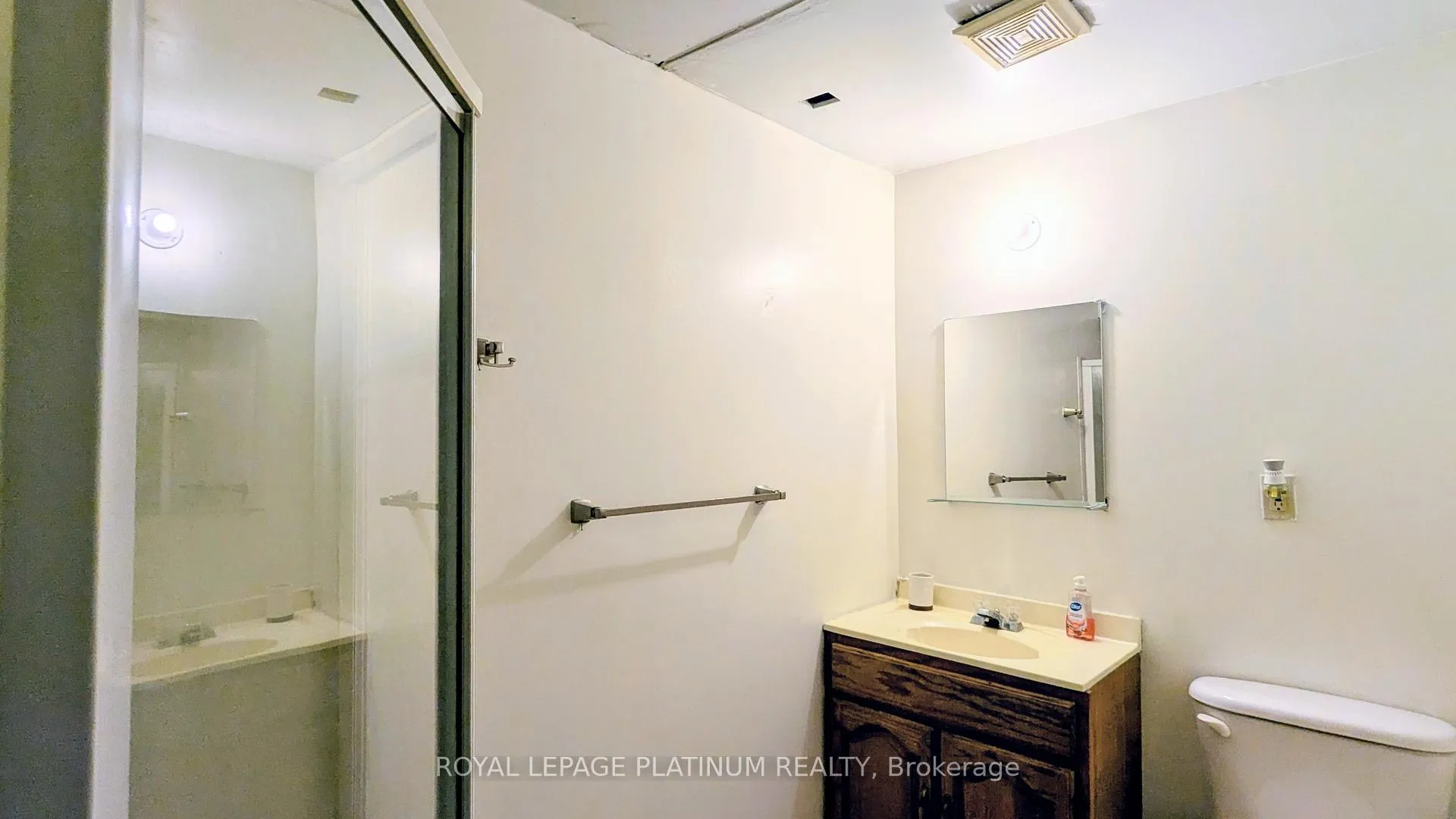 Photo 13 of 630 Pinerow Crescent, Waterloo — HOMEH