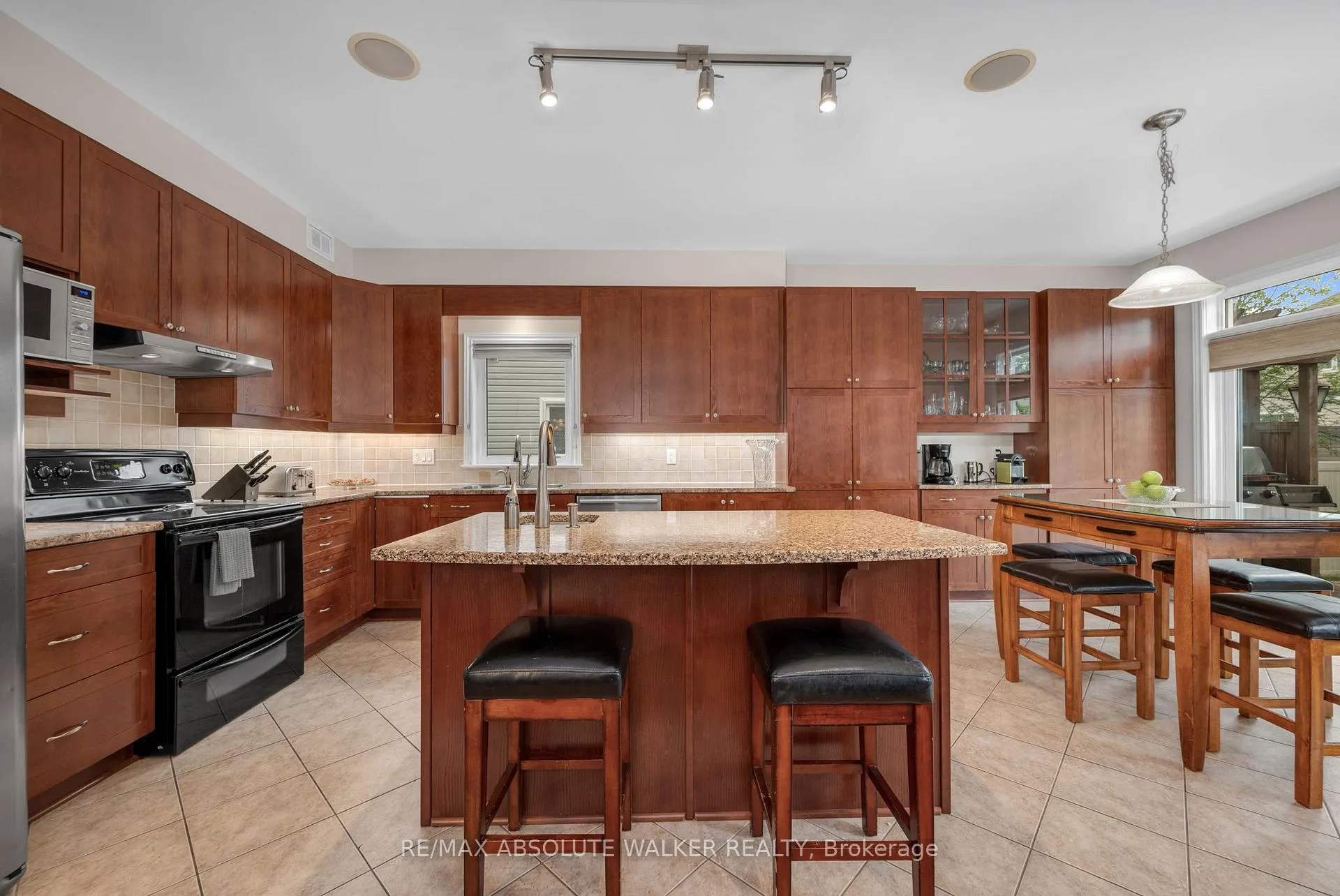Photo 11 of 299 Bradwell Way, Ottawa, Blossom Park/Kemp Park/Findlay Creek — HOMEH