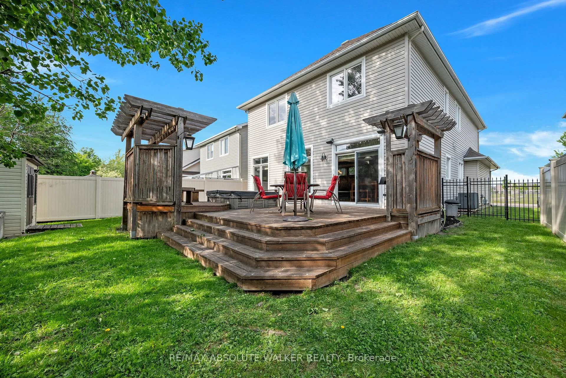 Photo 38 of 299 Bradwell Way, Ottawa, Blossom Park/Kemp Park/Findlay Creek — HOMEH