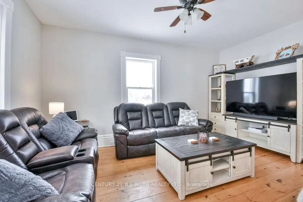 Photo 11 of 1153 Glengarry Landing Road S, Springwater, Rural Springwater — HOMEH