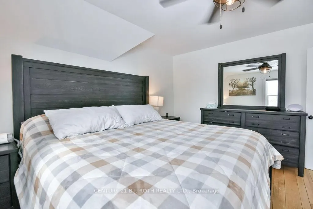 Photo 18 of 1153 Glengarry Landing Road S, Springwater, Rural Springwater — HOMEH