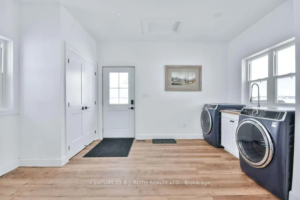Photo 20 of 1153 Glengarry Landing Road S, Springwater, Rural Springwater — HOMEH