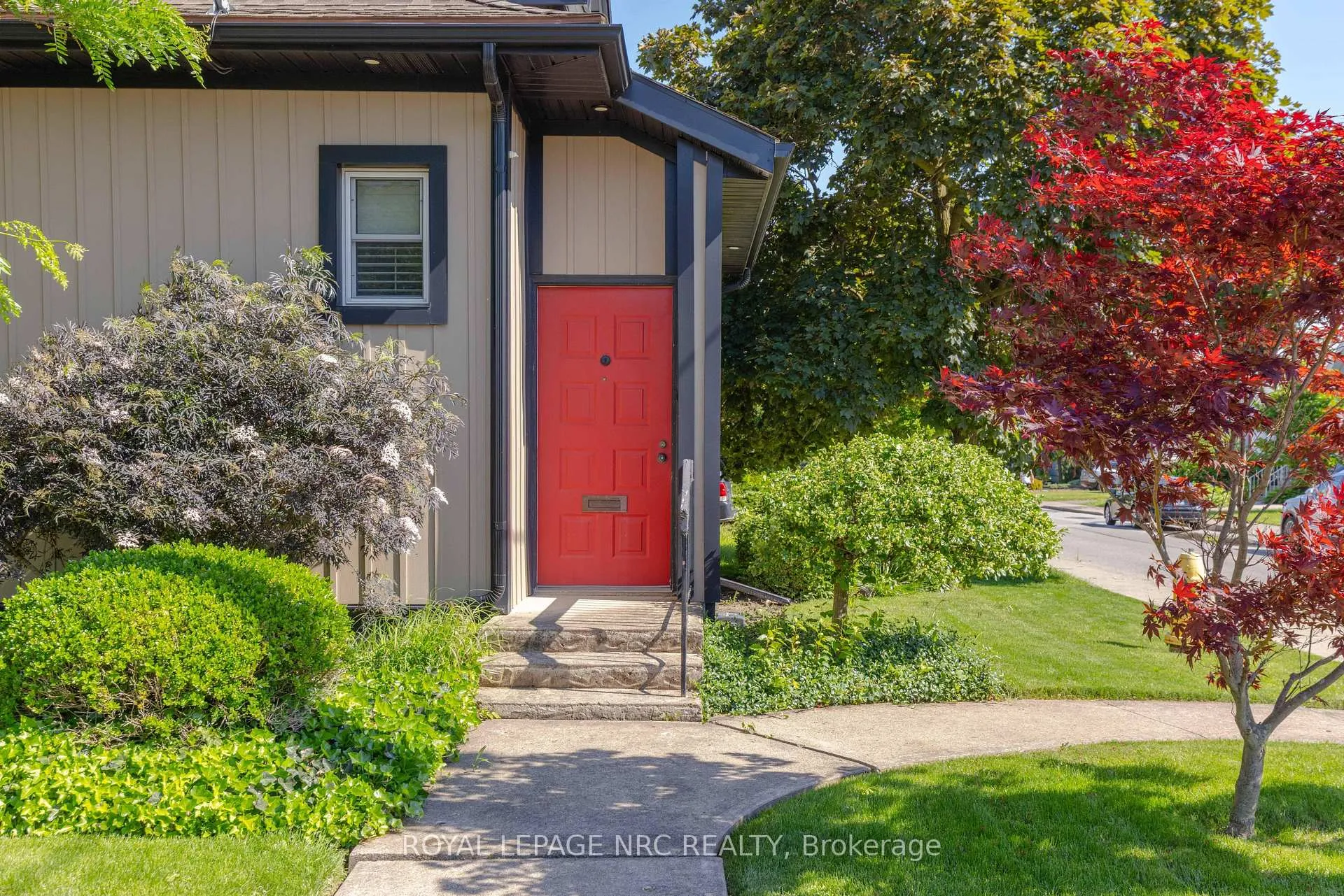 Photo 3 of 110 Highland Avenue, St. Catharines, Old Glenridge — HOMEH