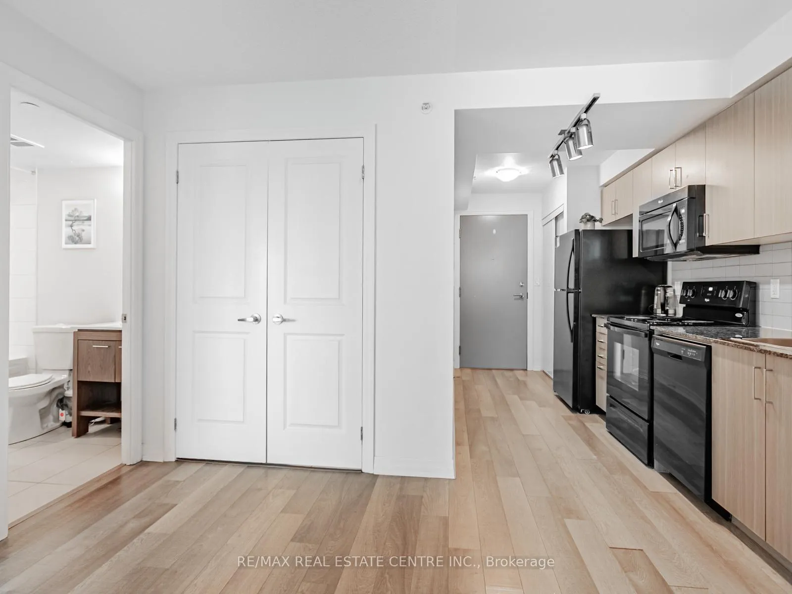 Photo 9 of Unit 720, 80 Esther Lorrie Drive, Etobicoke, West Humber-Clairville — HOMEH