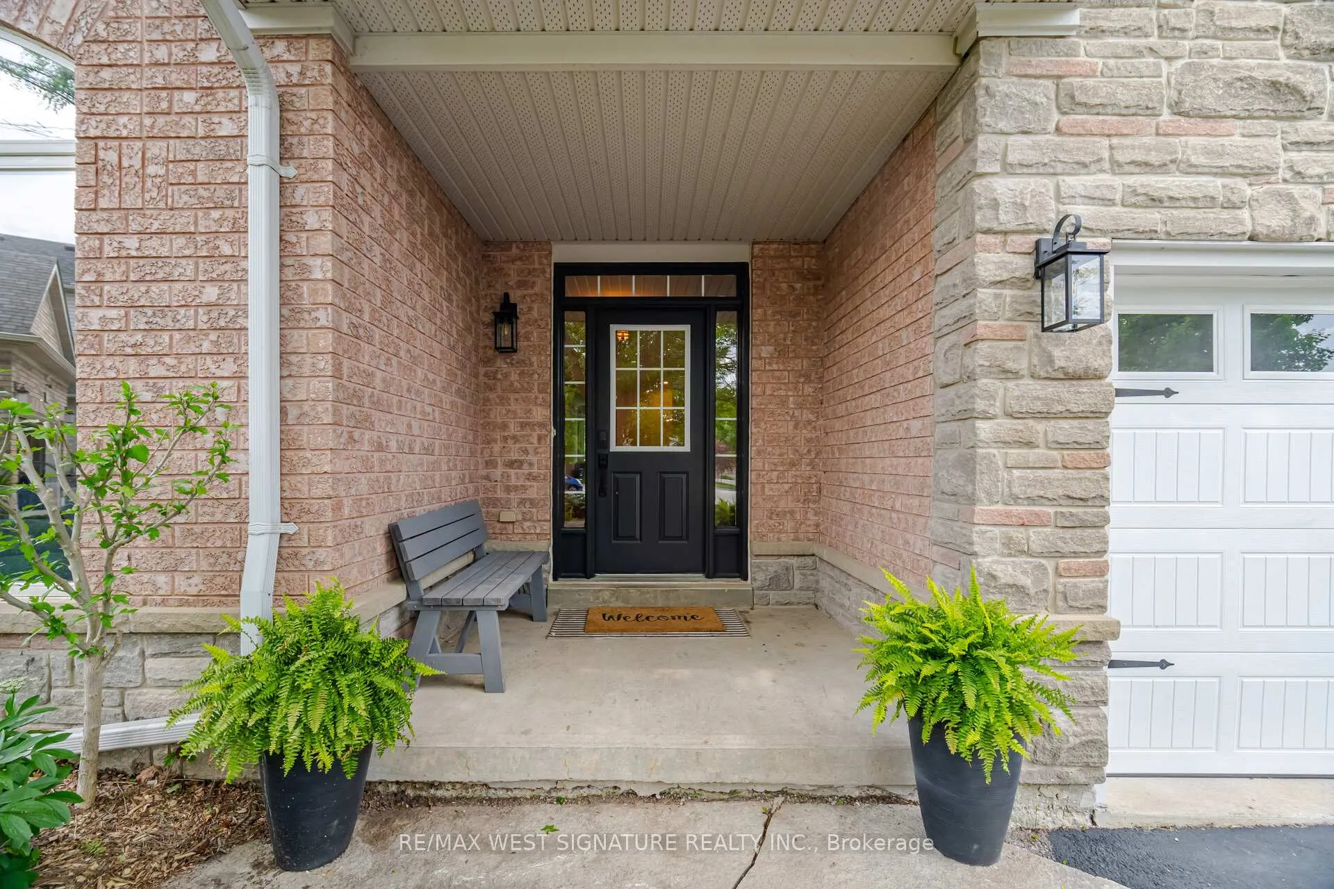 Photo 4 of 29 Willard Hunt Crescent, King, Schomberg — HOMEH
