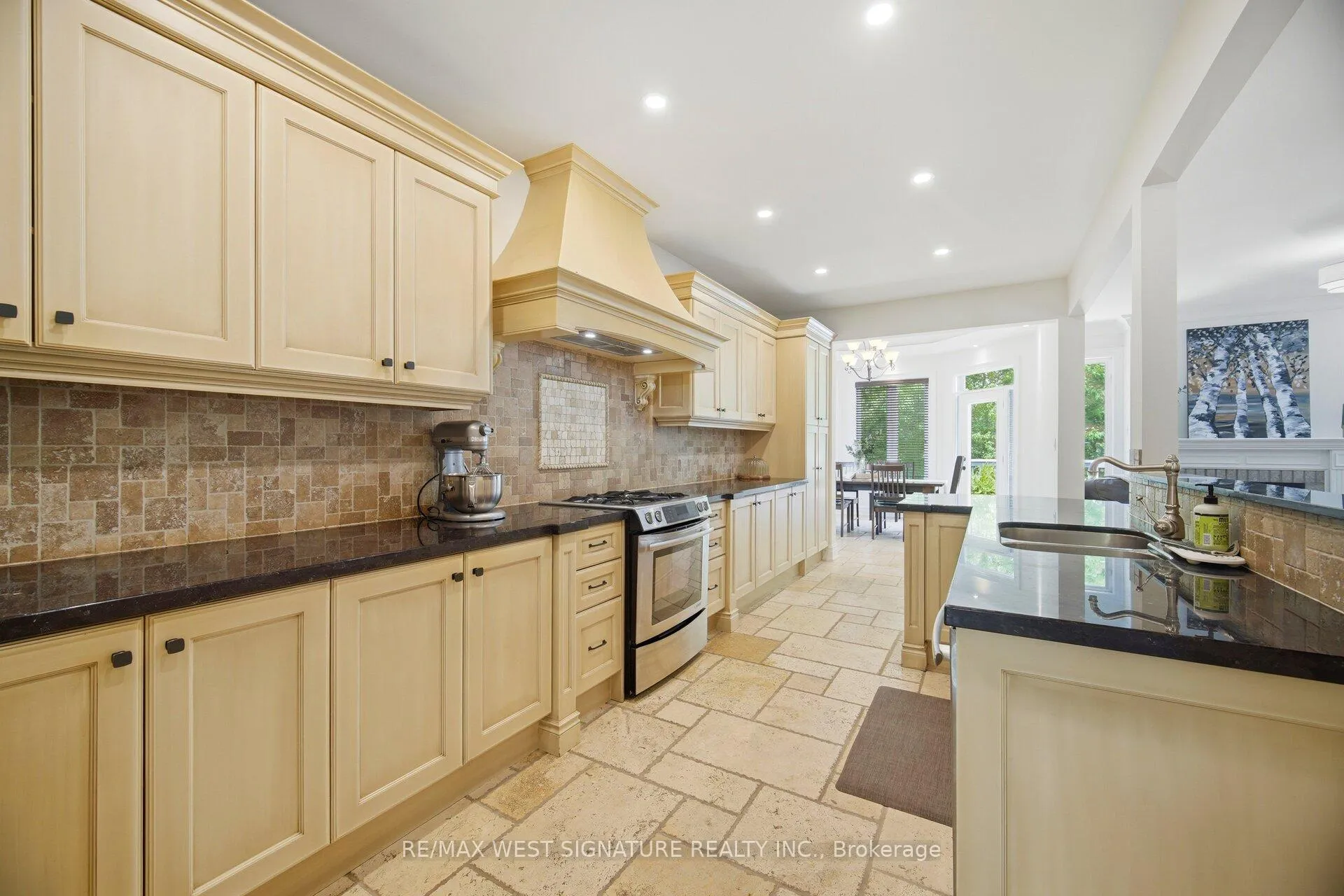 Photo 10 of 29 Willard Hunt Crescent, King, Schomberg — HOMEH