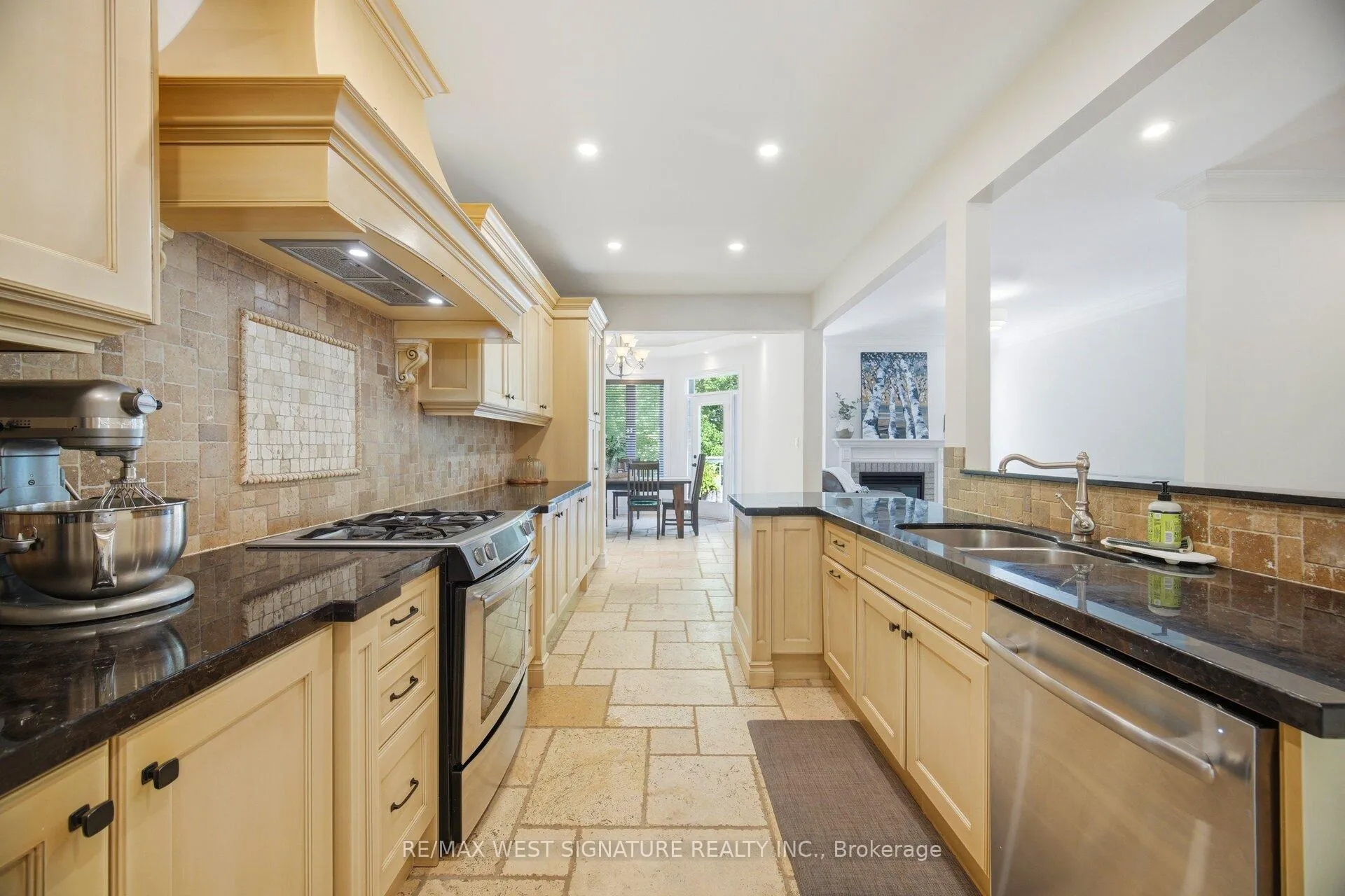 Photo 11 of 29 Willard Hunt Crescent, King, Schomberg — HOMEH