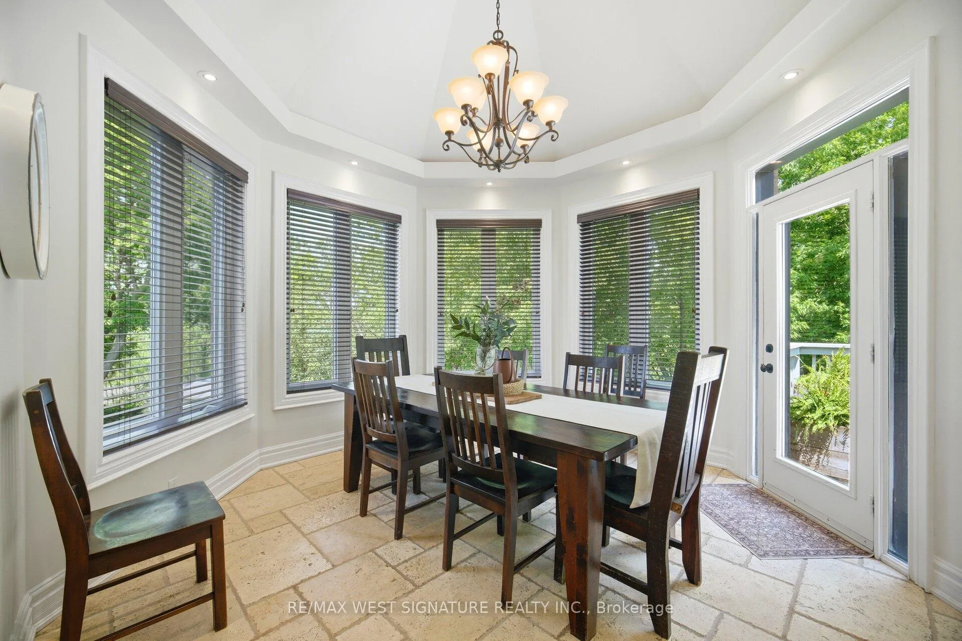 Photo 12 of 29 Willard Hunt Crescent, King, Schomberg — HOMEH