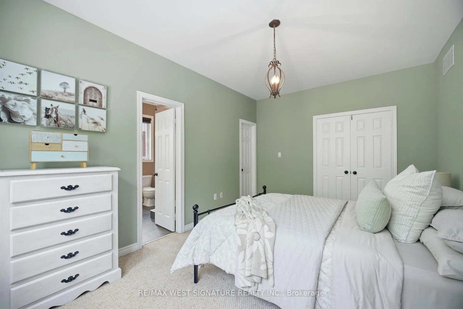 Photo 17 of 29 Willard Hunt Crescent, King, Schomberg — HOMEH